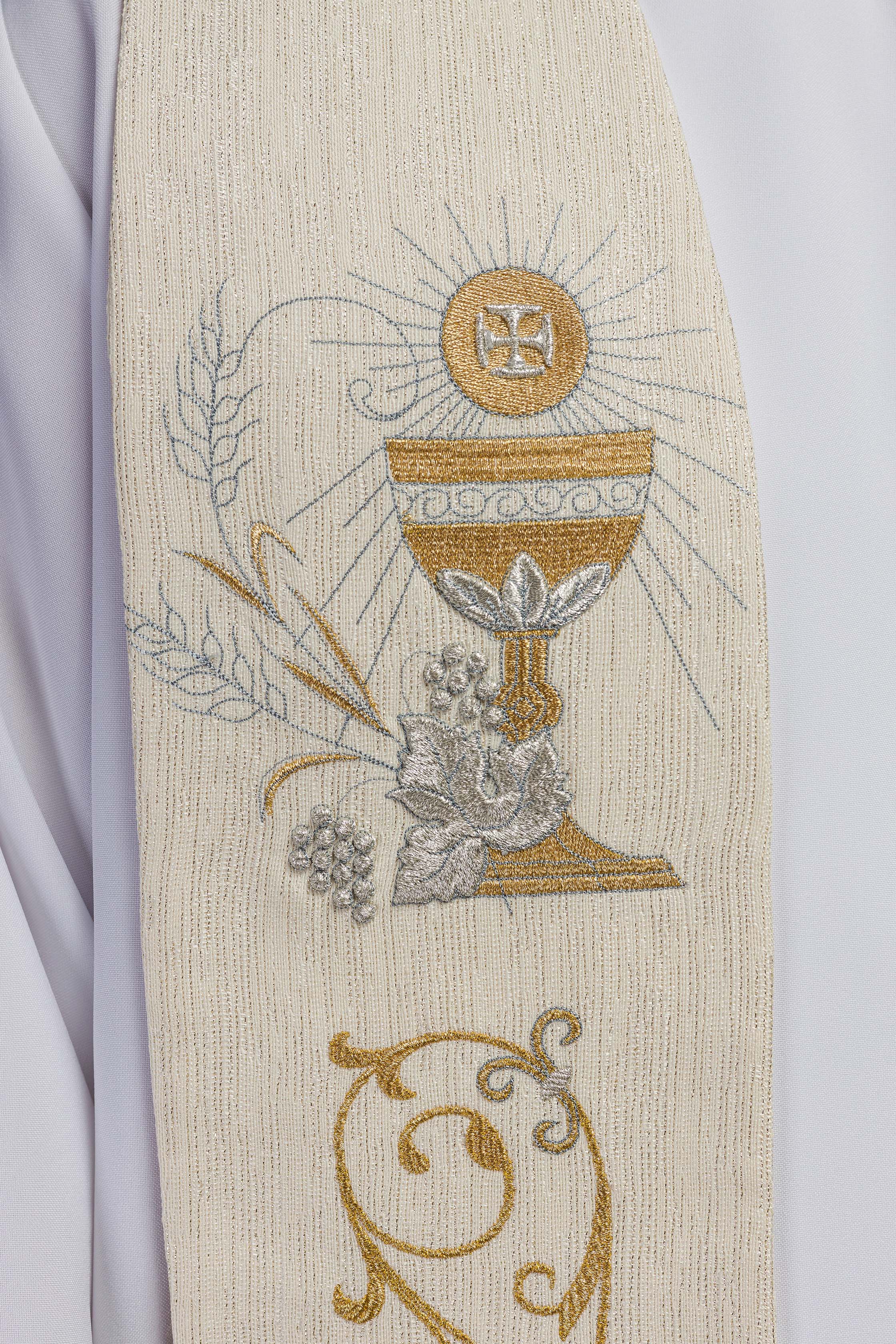 Estola sacerdotal com IHS bordado e cálice eucarístico em bege