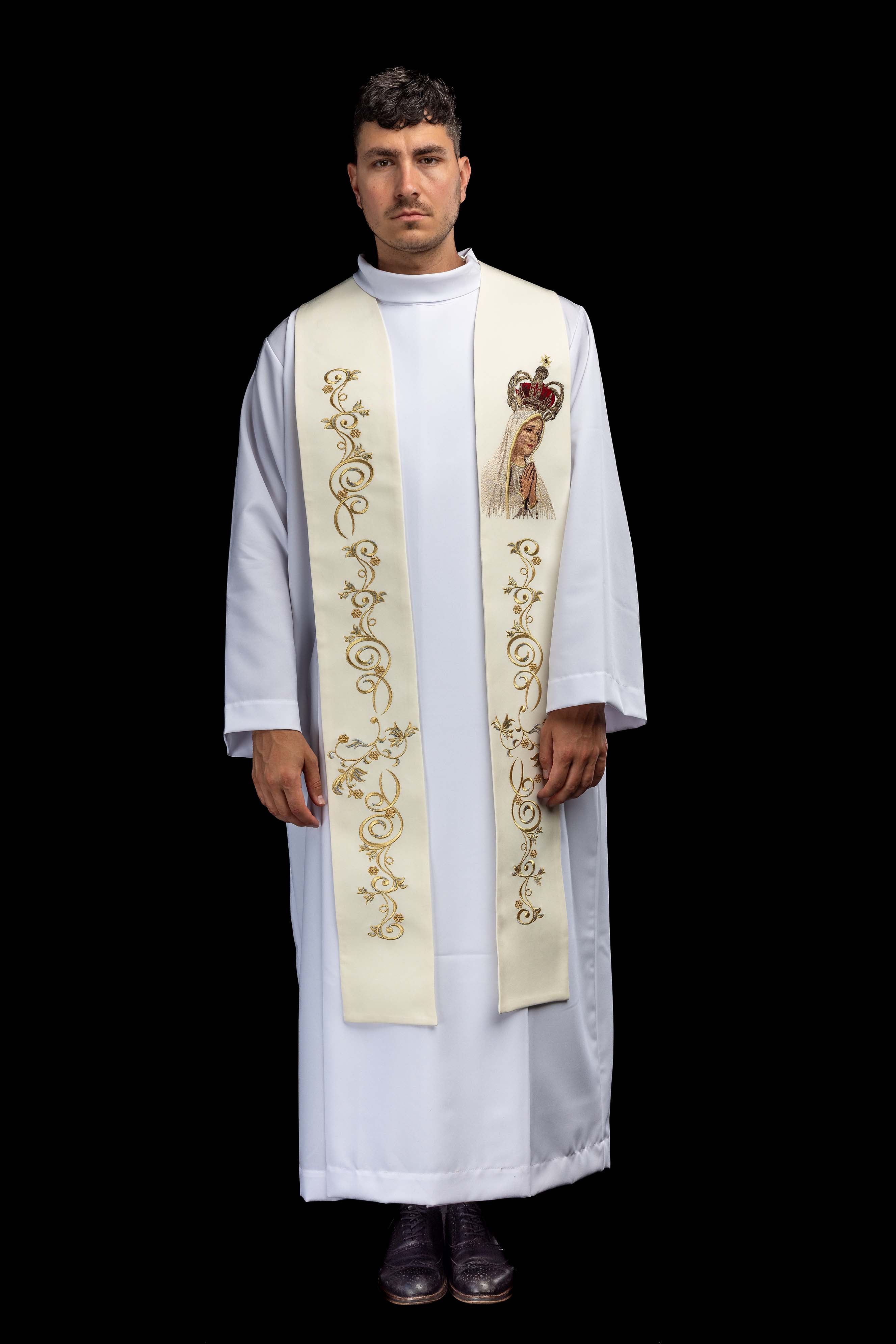 Estola bordada con la imagen de Nuestra Señora de Fátima