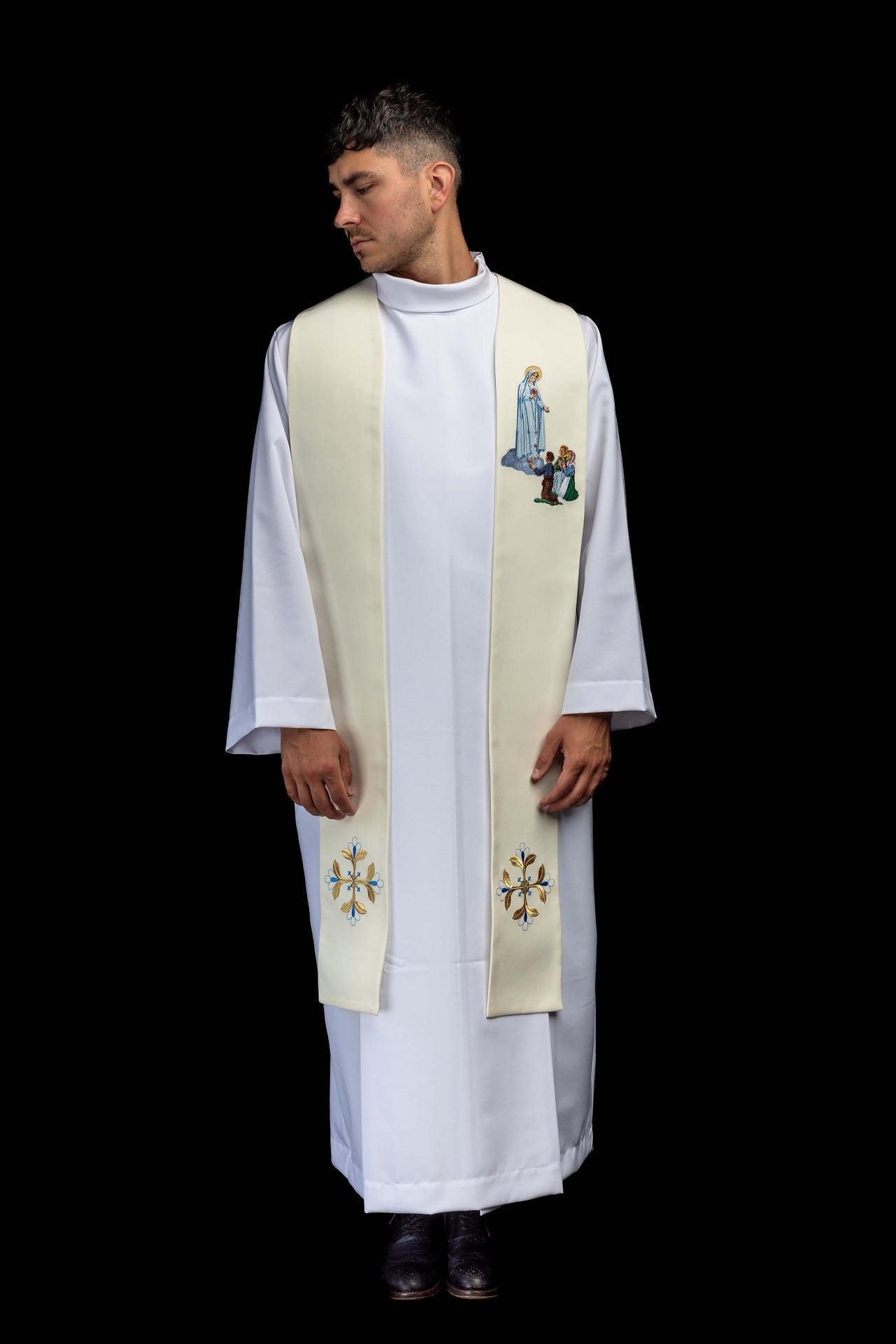 Estola bordada con la imagen de Nuestra Señora de Fátima