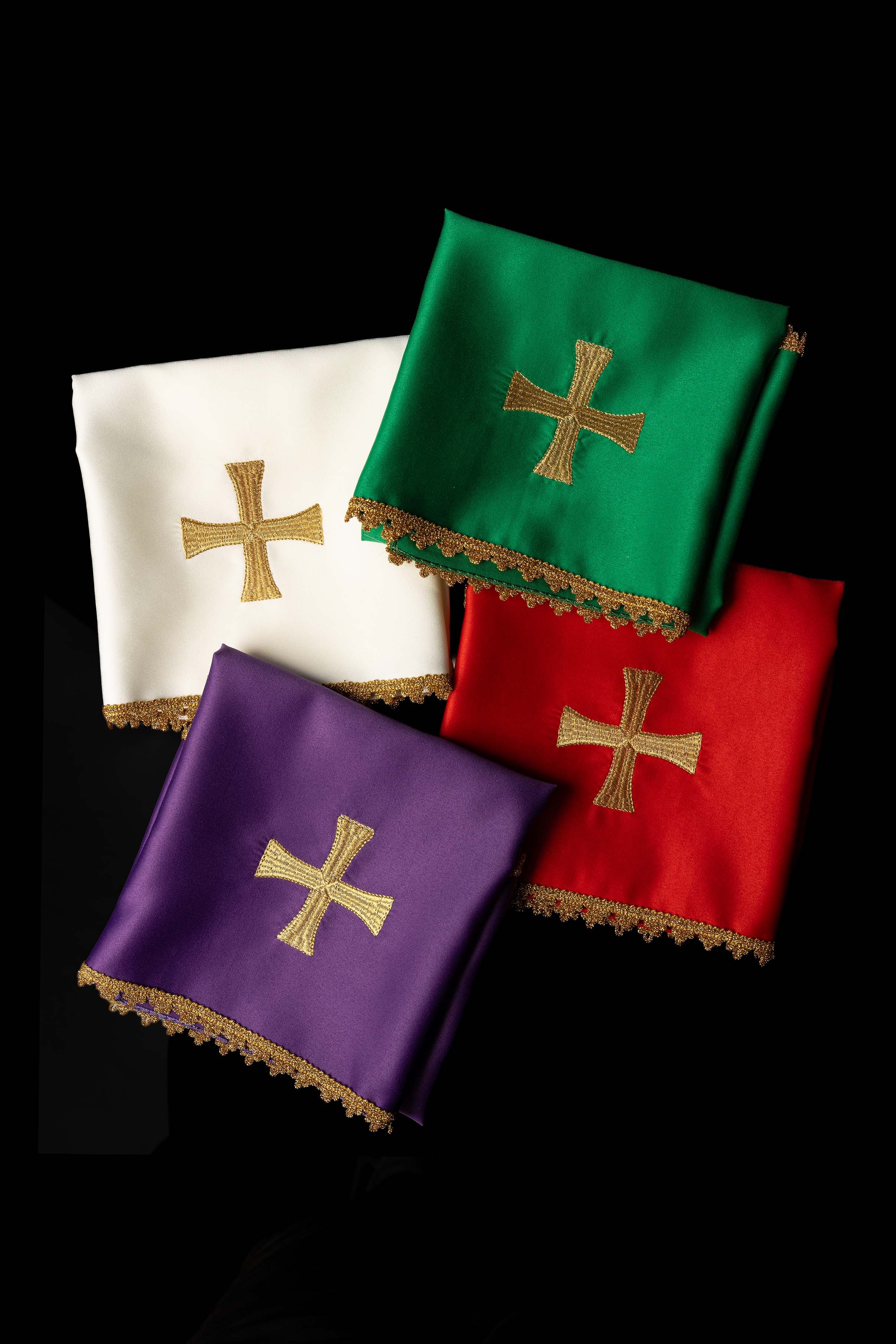 Conjunto de 4 capas de cálice com cruz bordada - quatro cores