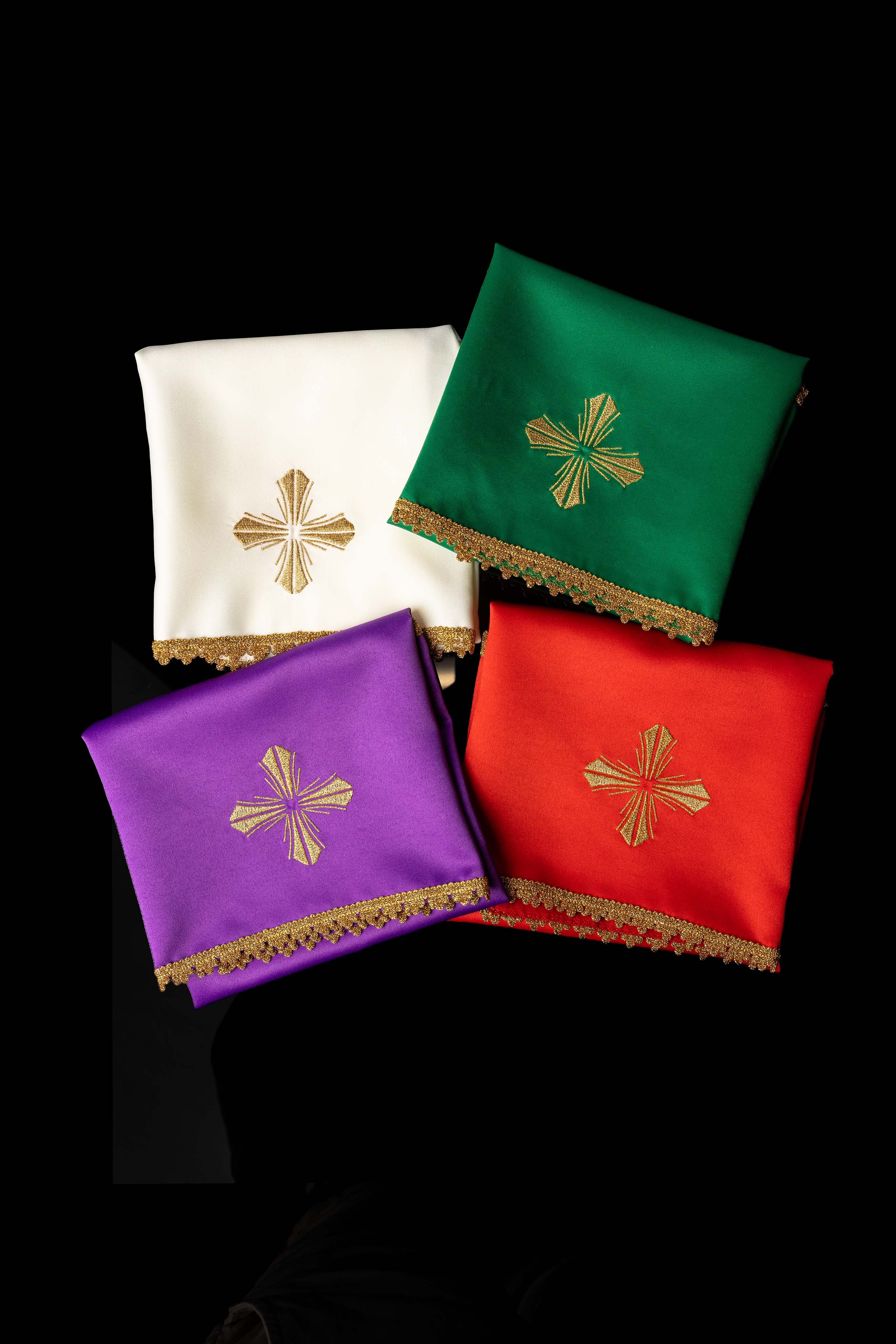 Conjunto de 4 capas para cálice com cruz bordada - quatro cores