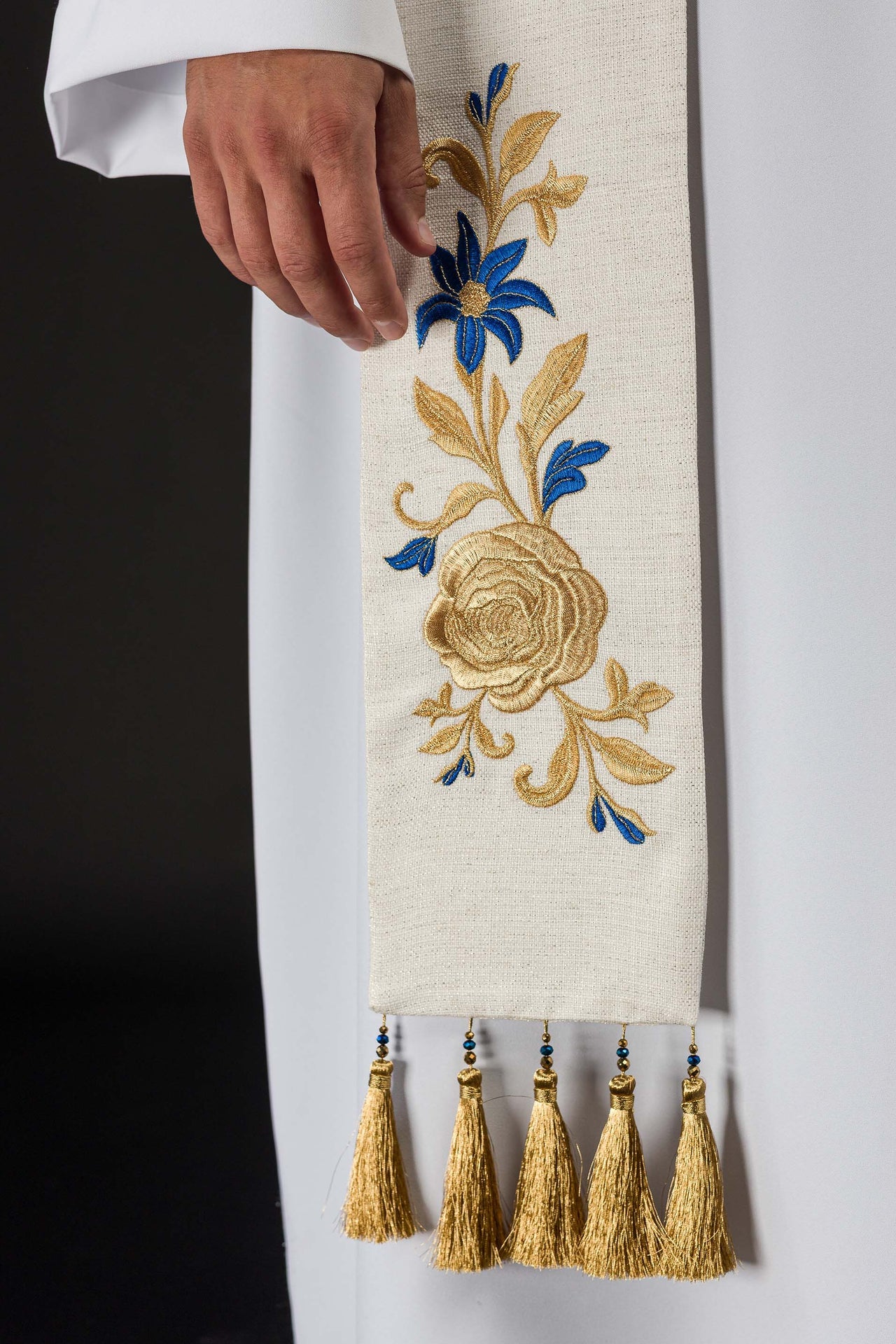 Estola bordada con símbolo mariano