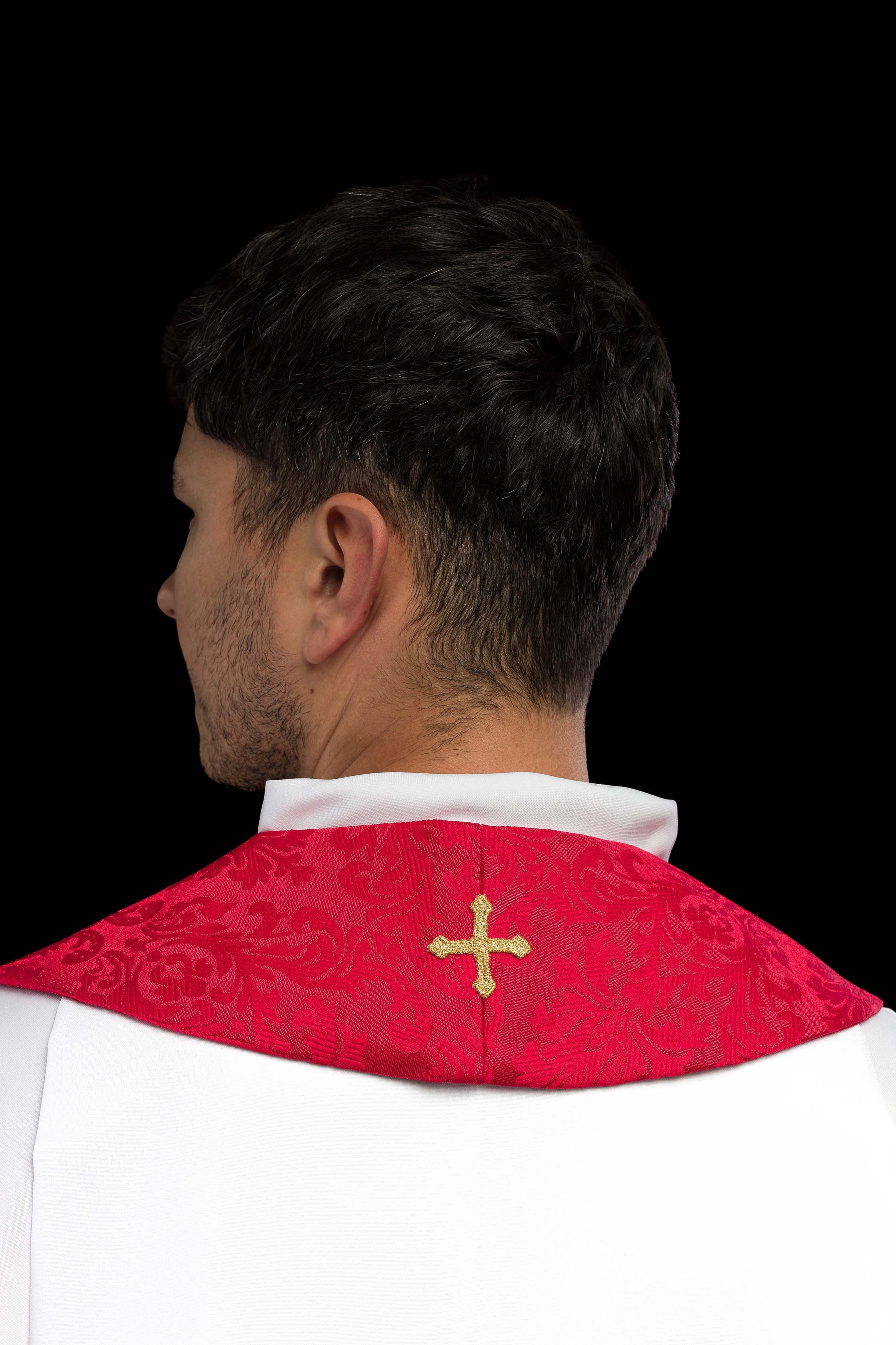 Estola jacquard bordada com motivos de cruz vermelha