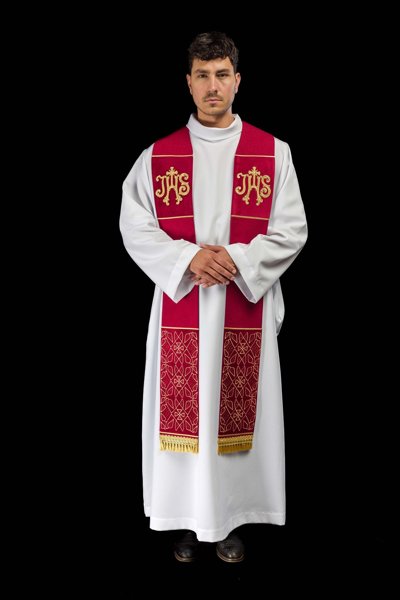 Estola de terciopelo roja bordada con motivo IHS