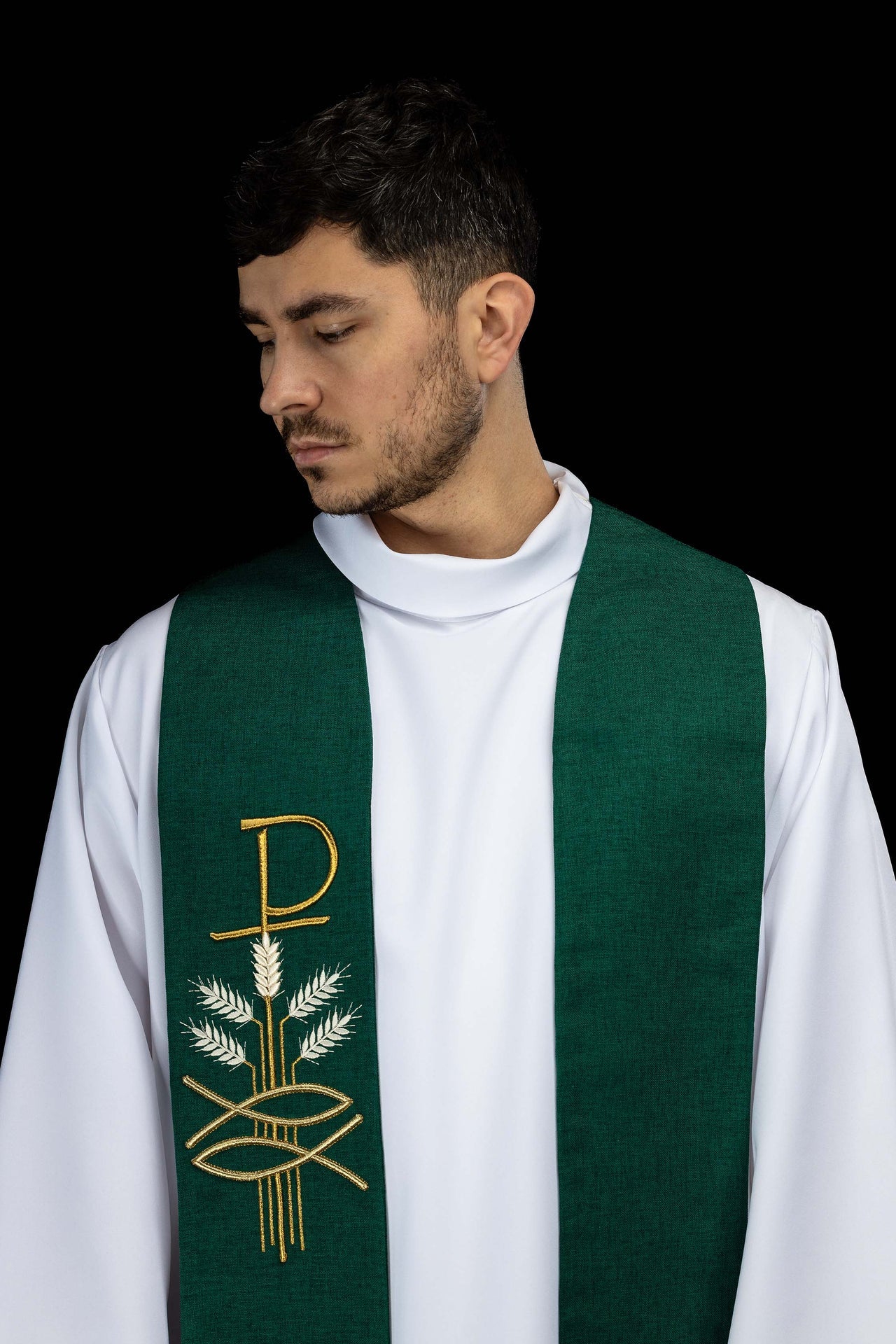 Stuła haftowana z motywem Pax, ryby i kłosa zielona - ORNATY.PL