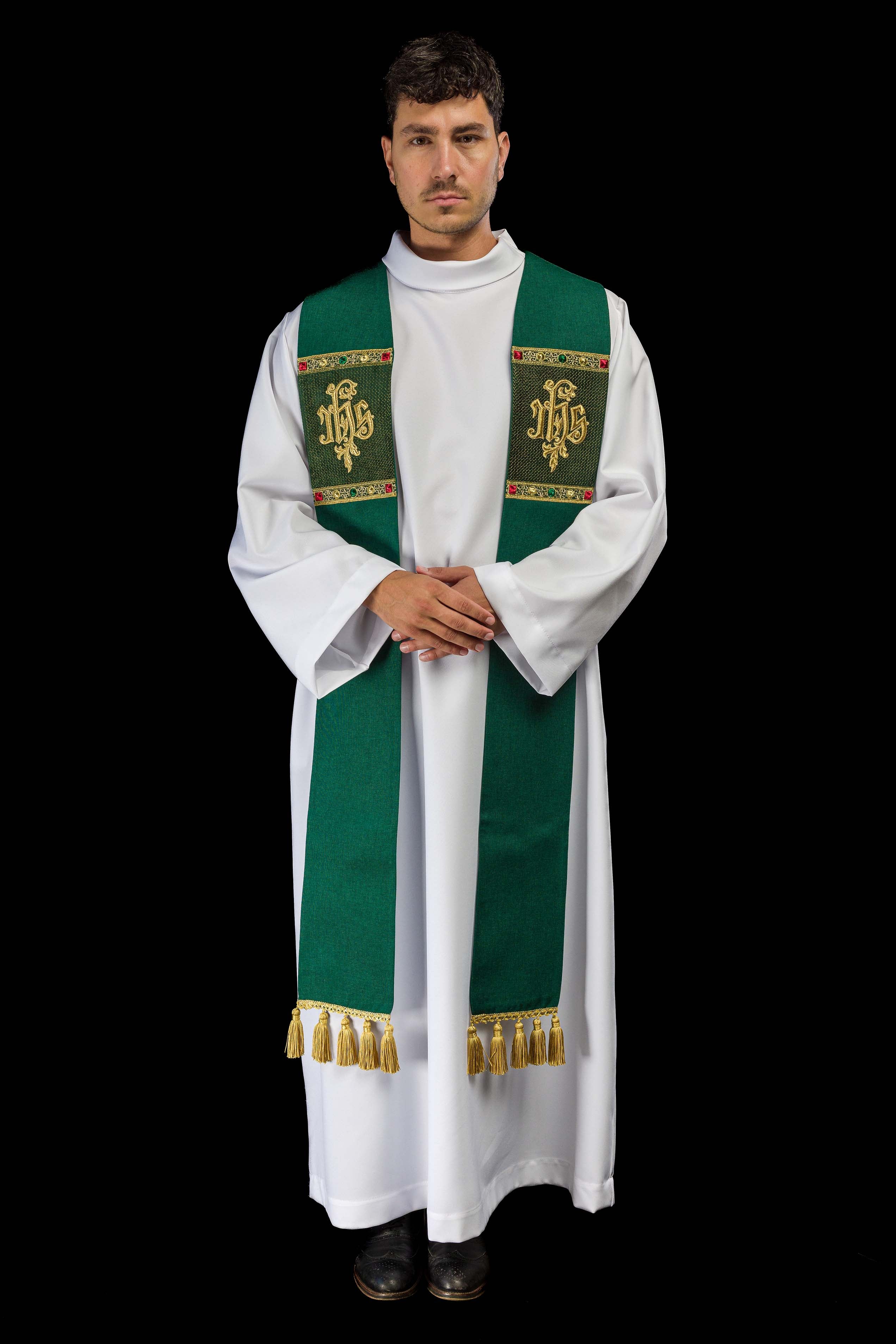 Estola bordada com motivo IHS em verde