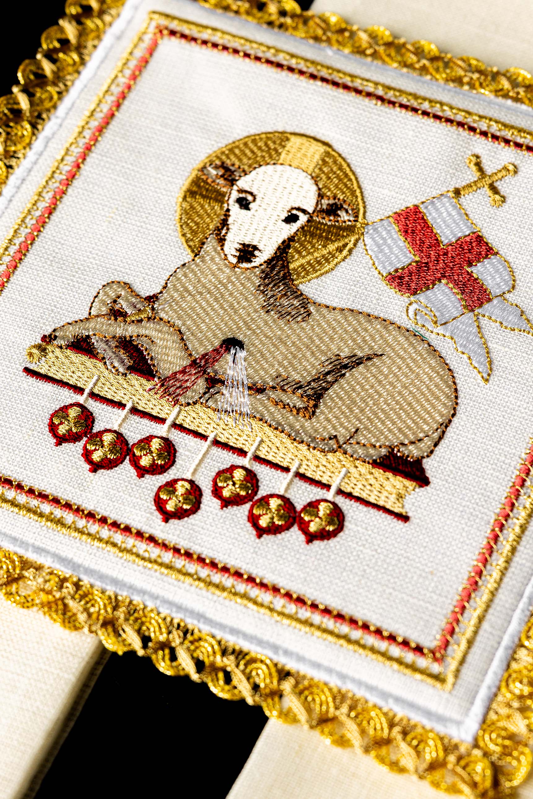 Conjunto de altar em linho com motivo de cordeiro