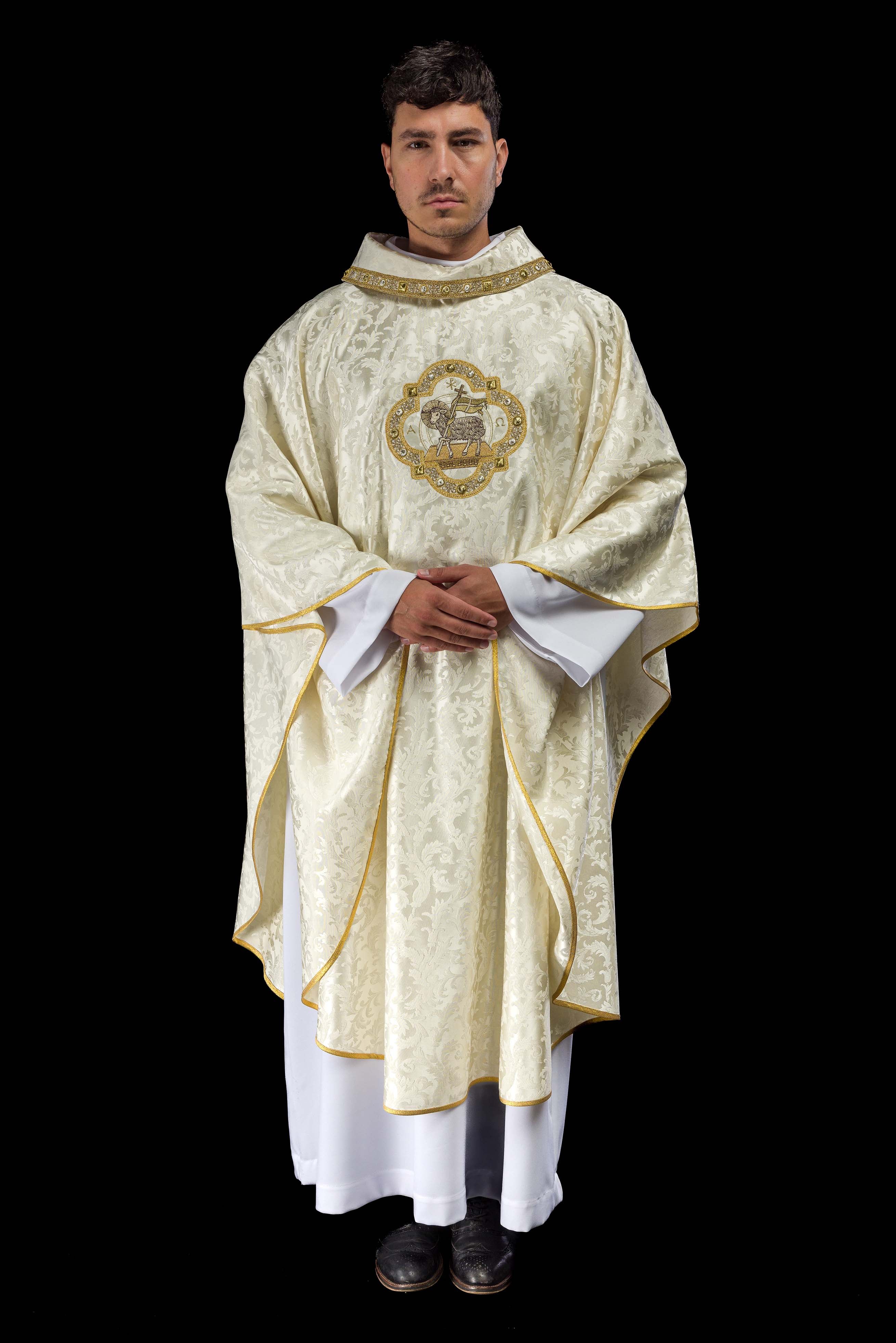 Casula com cordeiro pascal em tecido decorativo