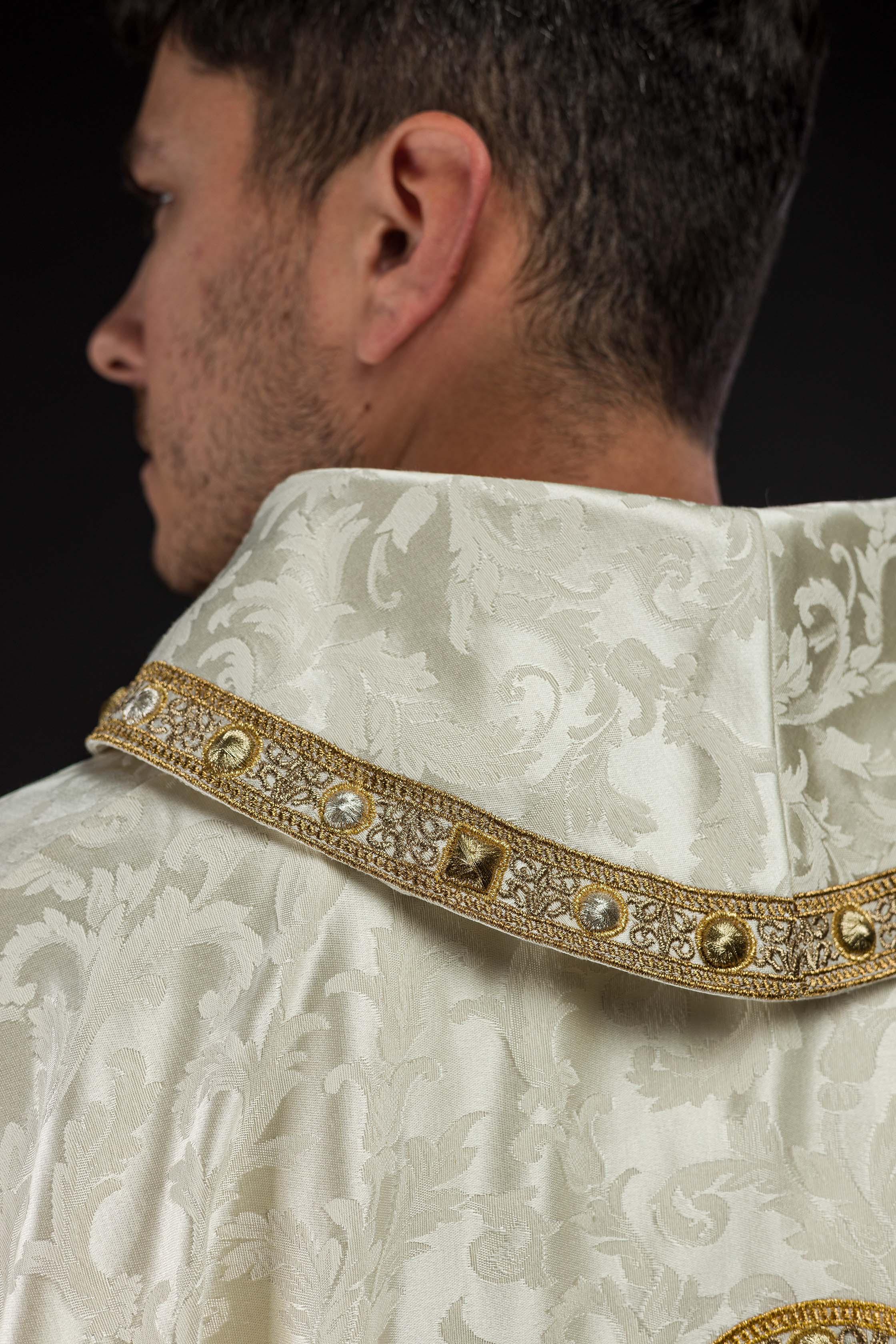 Casula com cordeiro pascal em tecido decorativo