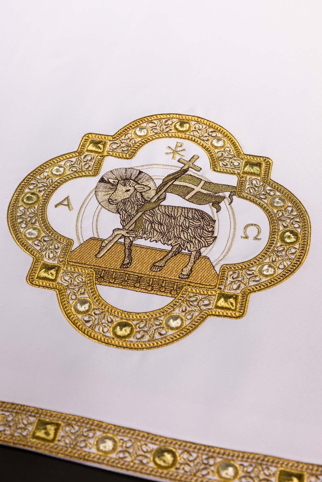 Mantel de altar para Pascua con bordado del Cordero