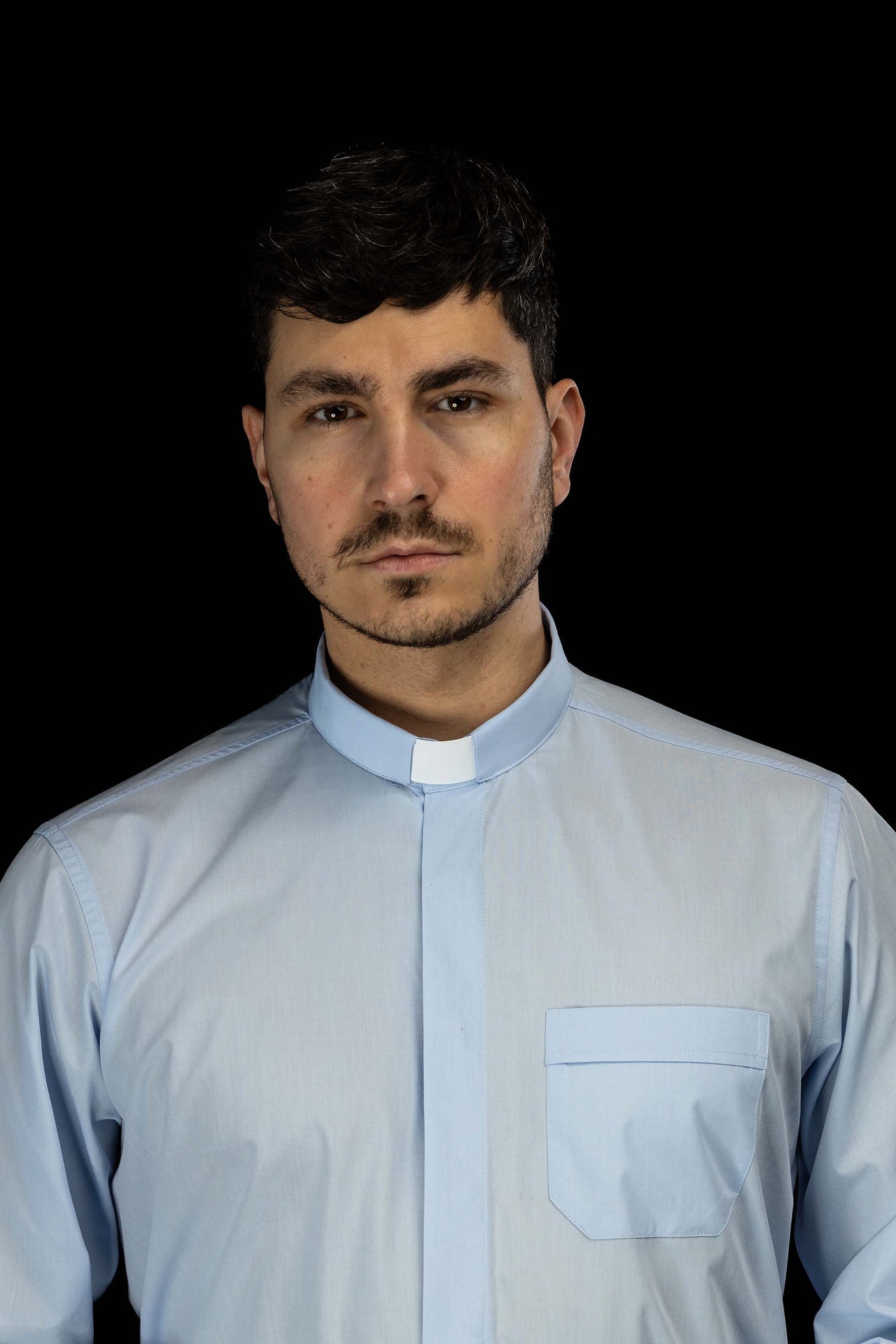 Camisa clerical azul de manga larga con alzacuello KSZ/001/223/DR/38 - CASULLAS.ES