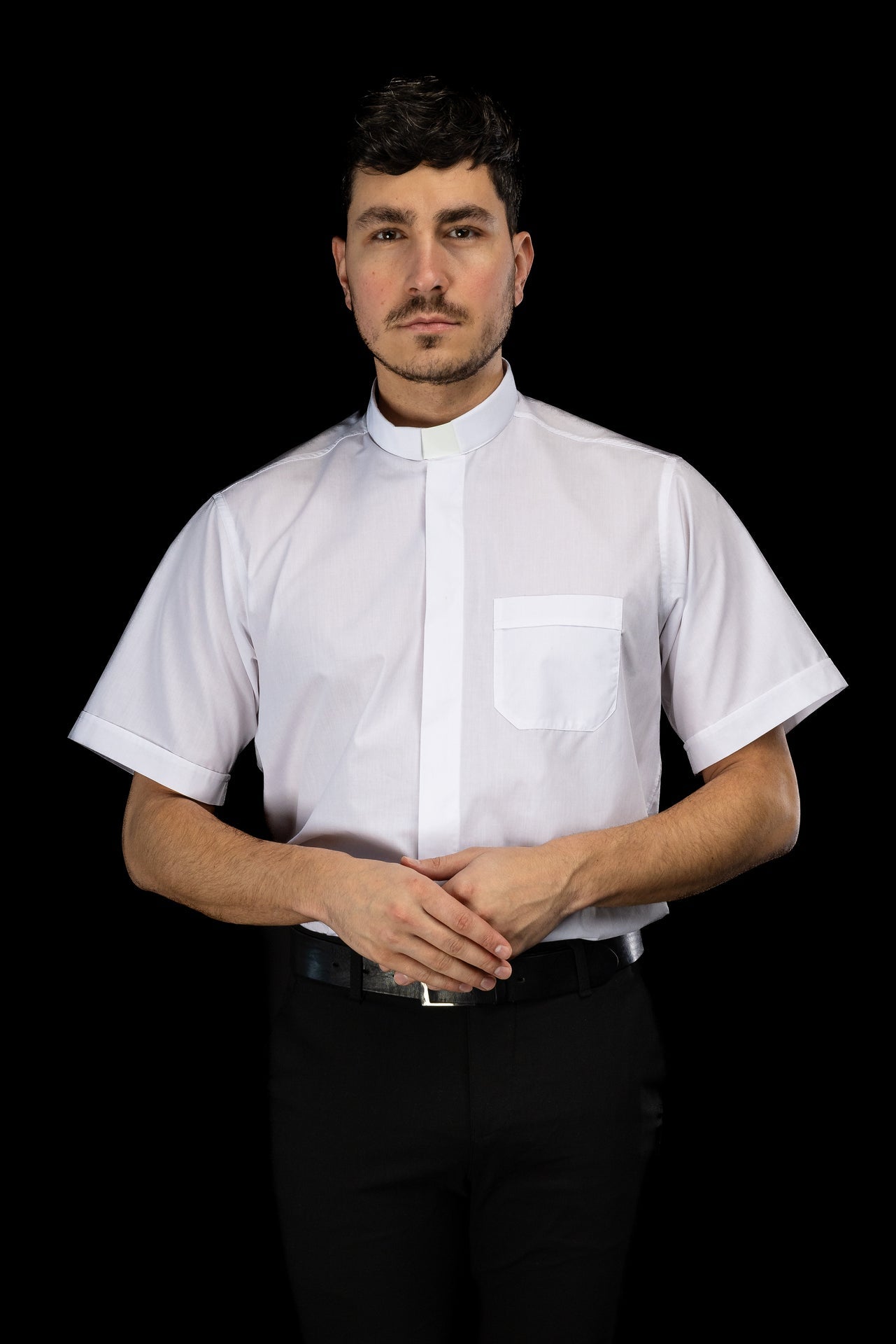 Camisa clerical blanca de manga corta con alzacuello KSZ/002/211/KR/38 - CASULLAS.ES