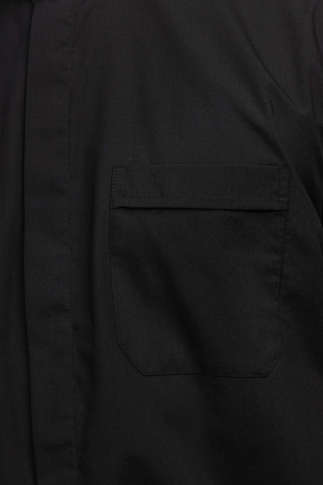 Camisa clerical romana negra de manga corta con alzacuello KSZ/004/214/KR/38 - CASULLAS.ES