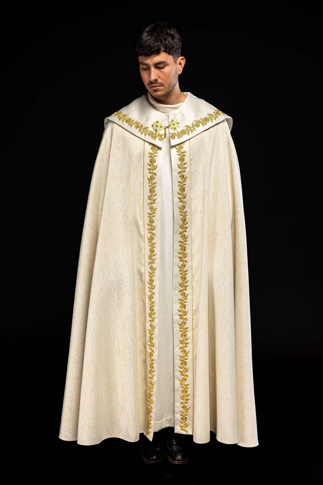 Capa bordada mariana ecru KKP/158/05/86 145cm - CASULLAS.ES