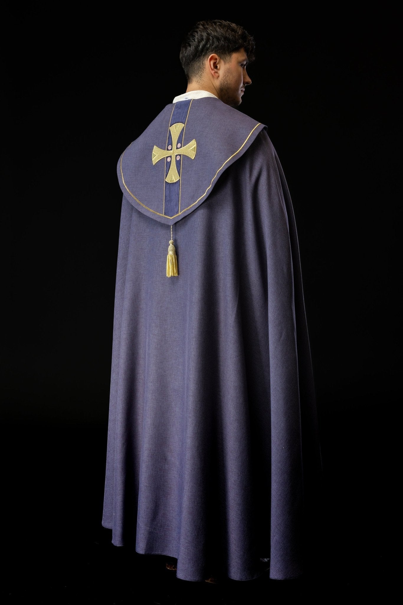 Capa con cruces doradas bordadas y terciopelo morado S - 3068 - 03 - 70 150cm - CASULLAS.ES