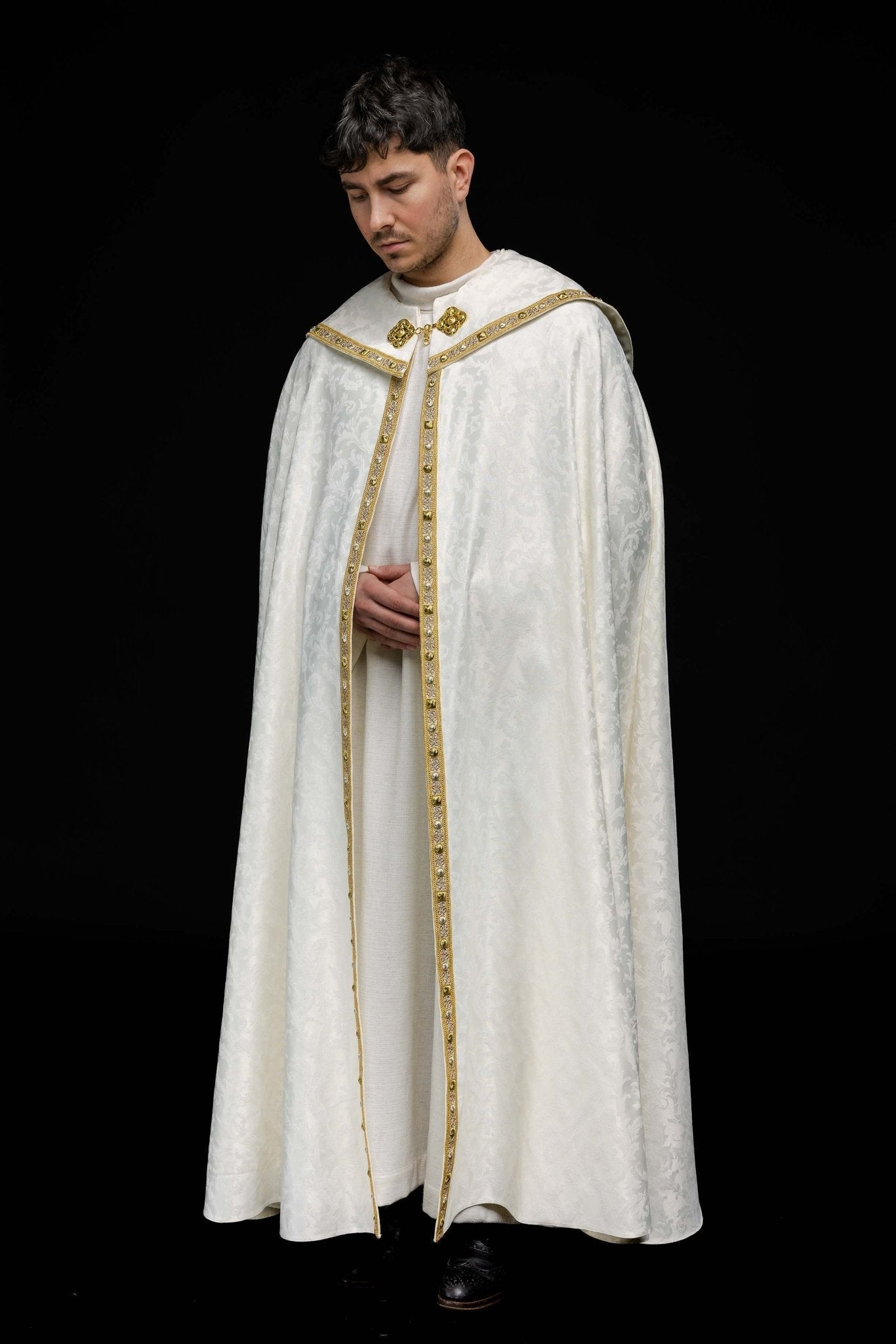 Capa con el Cordero de Pascua confeccionada en un tejido decorativo S - 3072 - 05 - 88 150cm - CASULLAS.ES