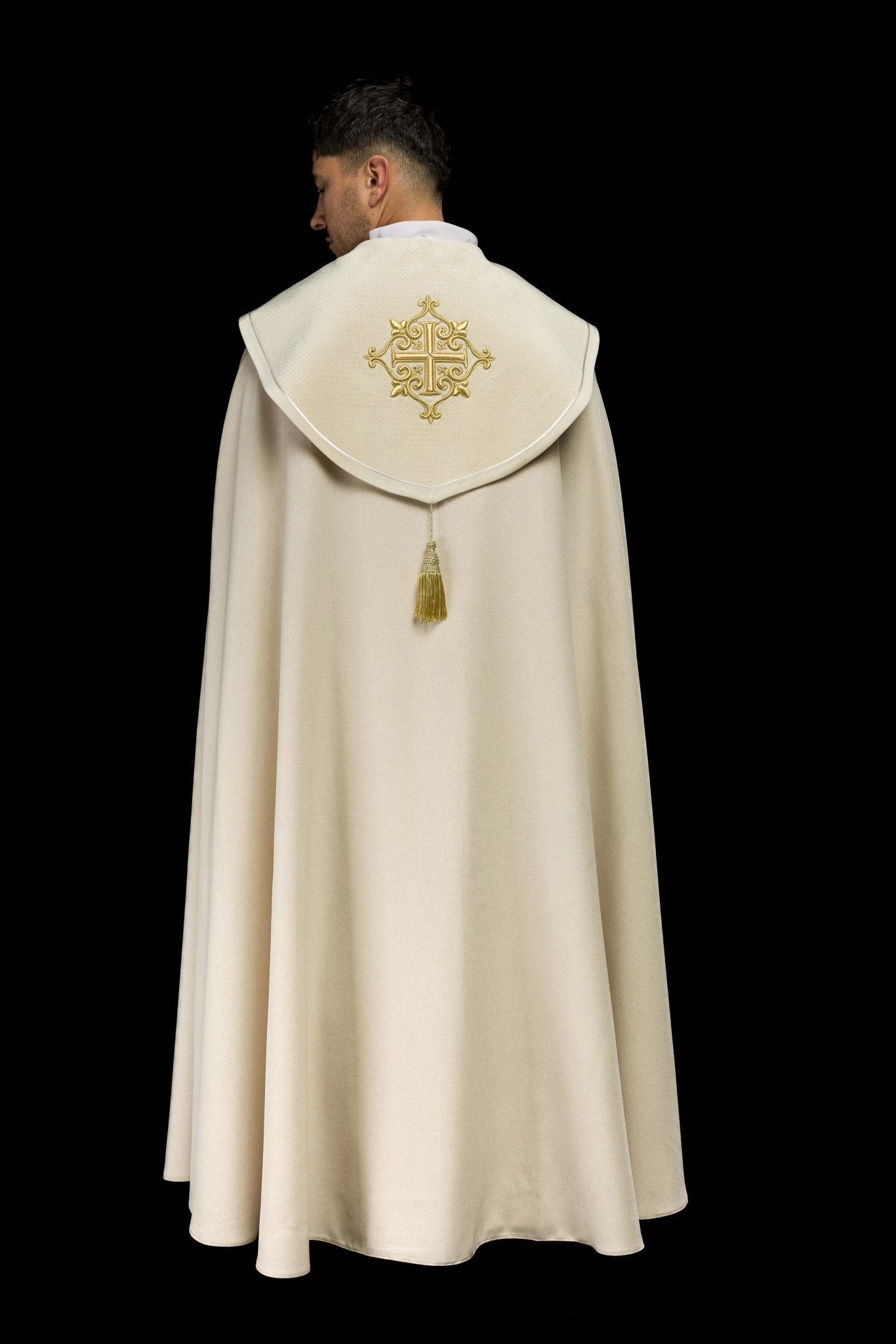 Capa pluvial litúrgica con banda de terciopelo écru y bordado de cruces LE/3029/05 145 cm - CASULLAS.ES