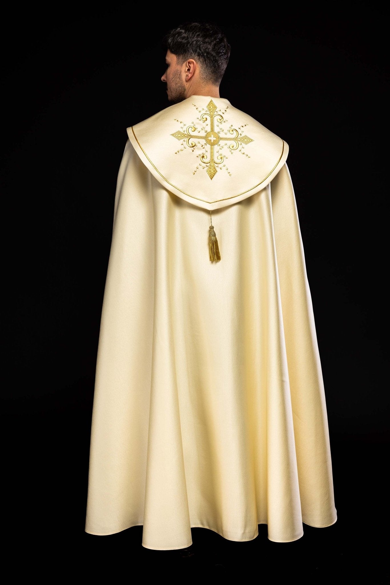 Capa pluvial marfil con bordado cruces con picos KKP/024/05/20 ECRU POMPON 145cm - CASULLAS.ES