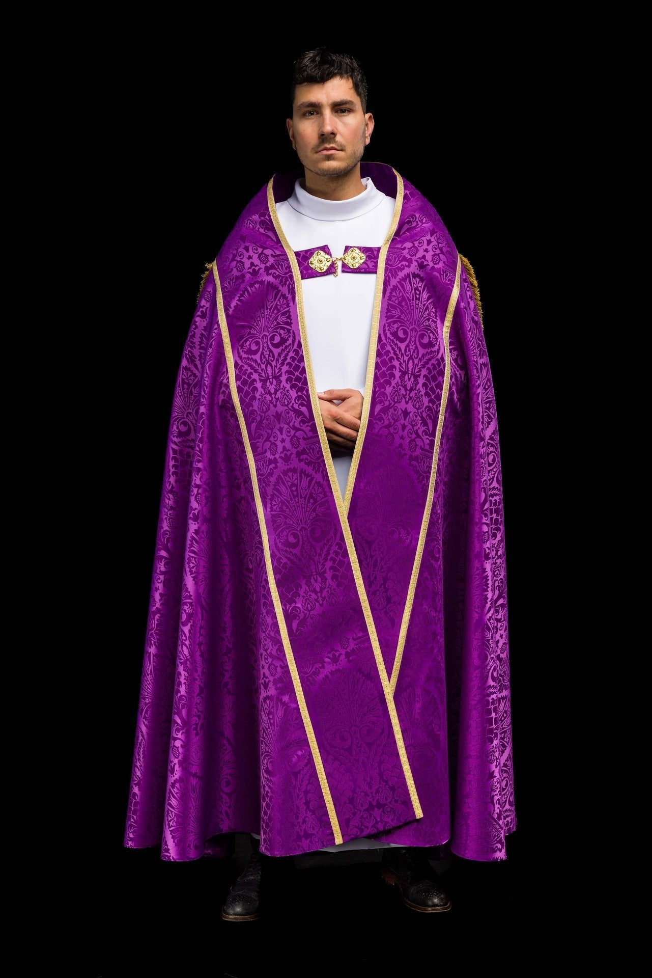 Capa pluvial romana lisa de jacquard color violeta KKP/159/03/83 145cm - CASULLAS.ES