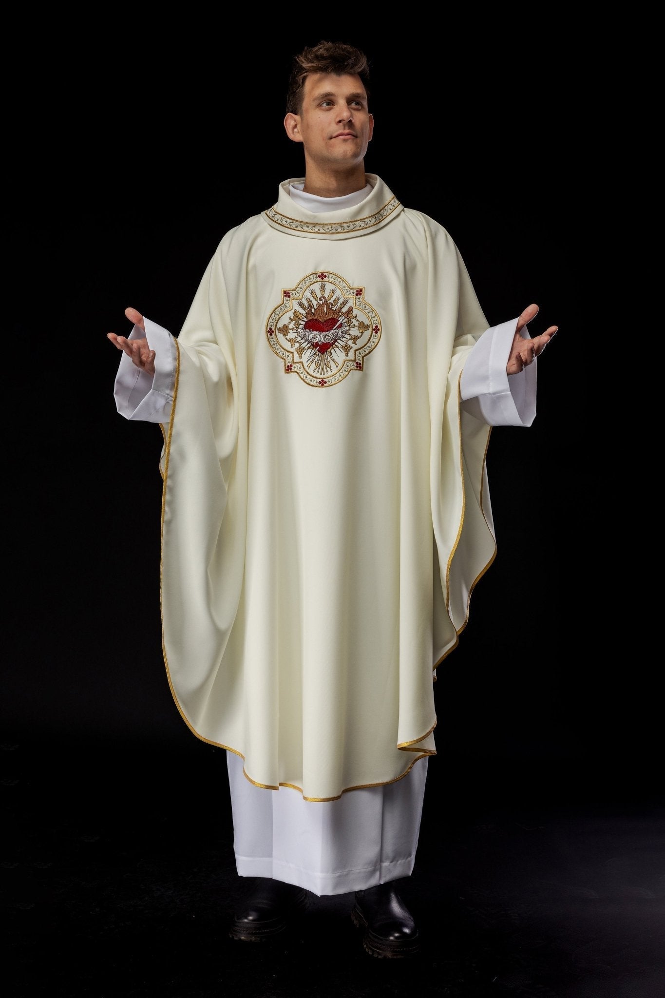 Casulla bordada con el motivo del Corazón Inmaculado de María KOR/392/05/01 - CASULLAS.ES