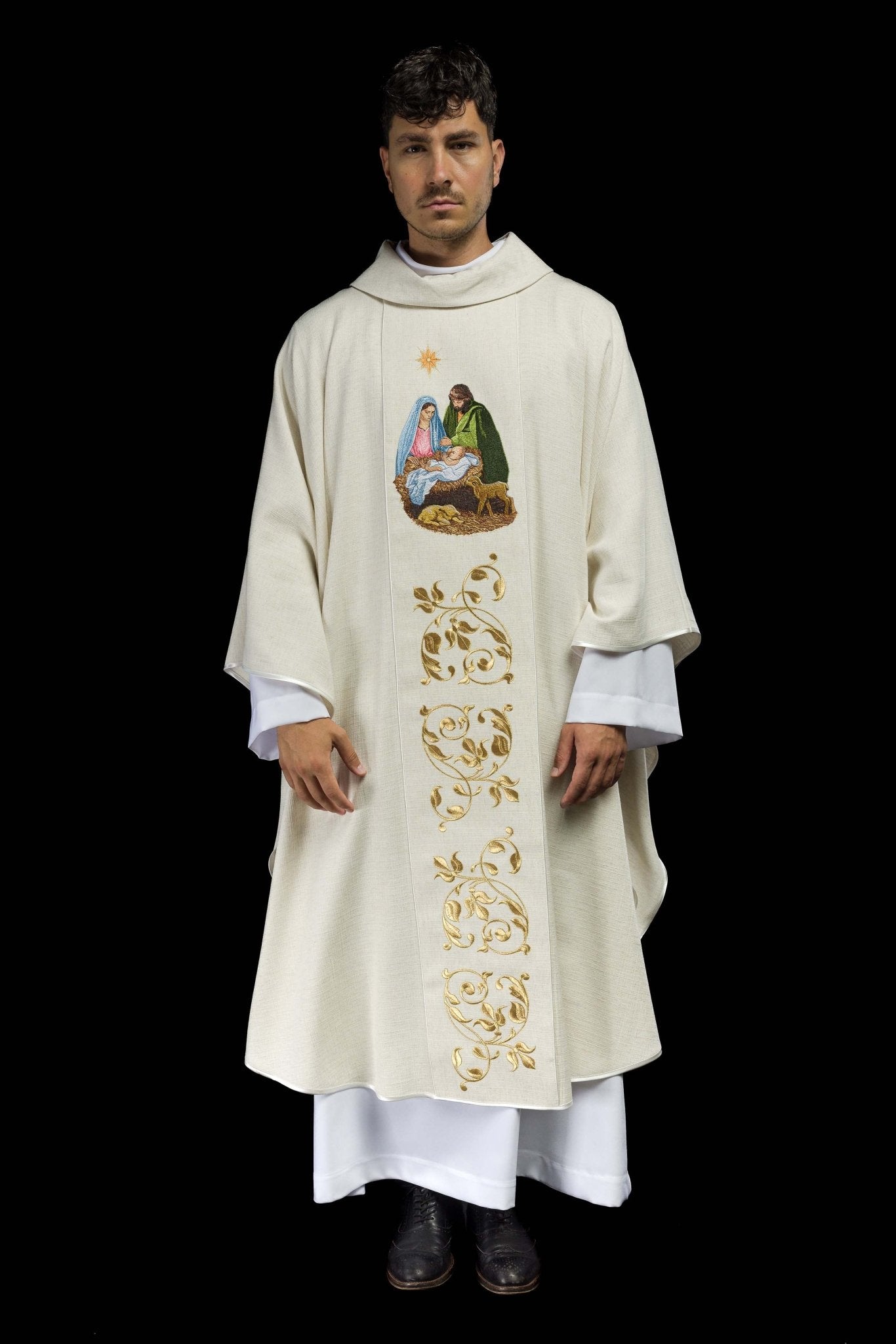 Casulla bordada con la imagen de la Sagrada Familia tejido natural KOR/276/05/49 - CASULLAS.ES