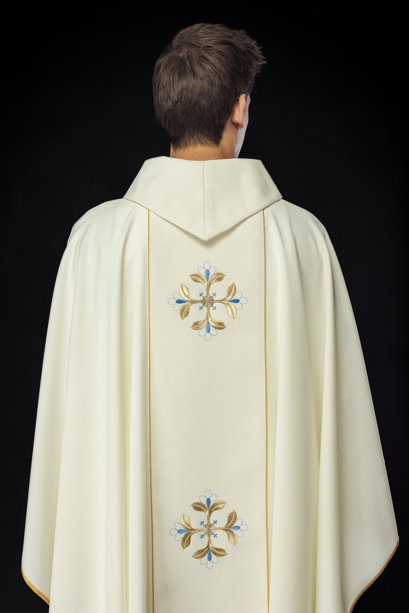 Casulla bordada con la imagen de la Virgen María y el Niño KOW2/007/05/01 - CASULLAS.ES