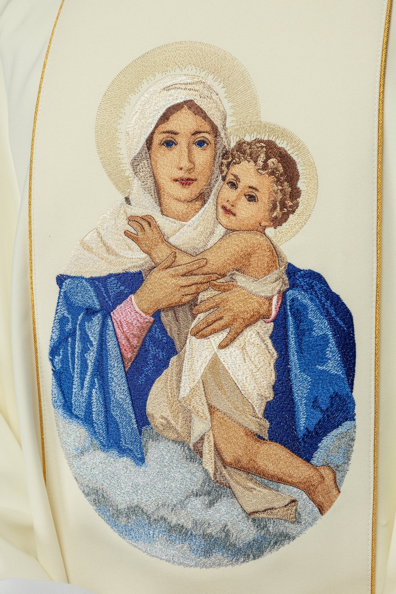 Casulla bordada con la imagen de la Virgen María y el Niño KOW2/007/05/01 - CASULLAS.ES