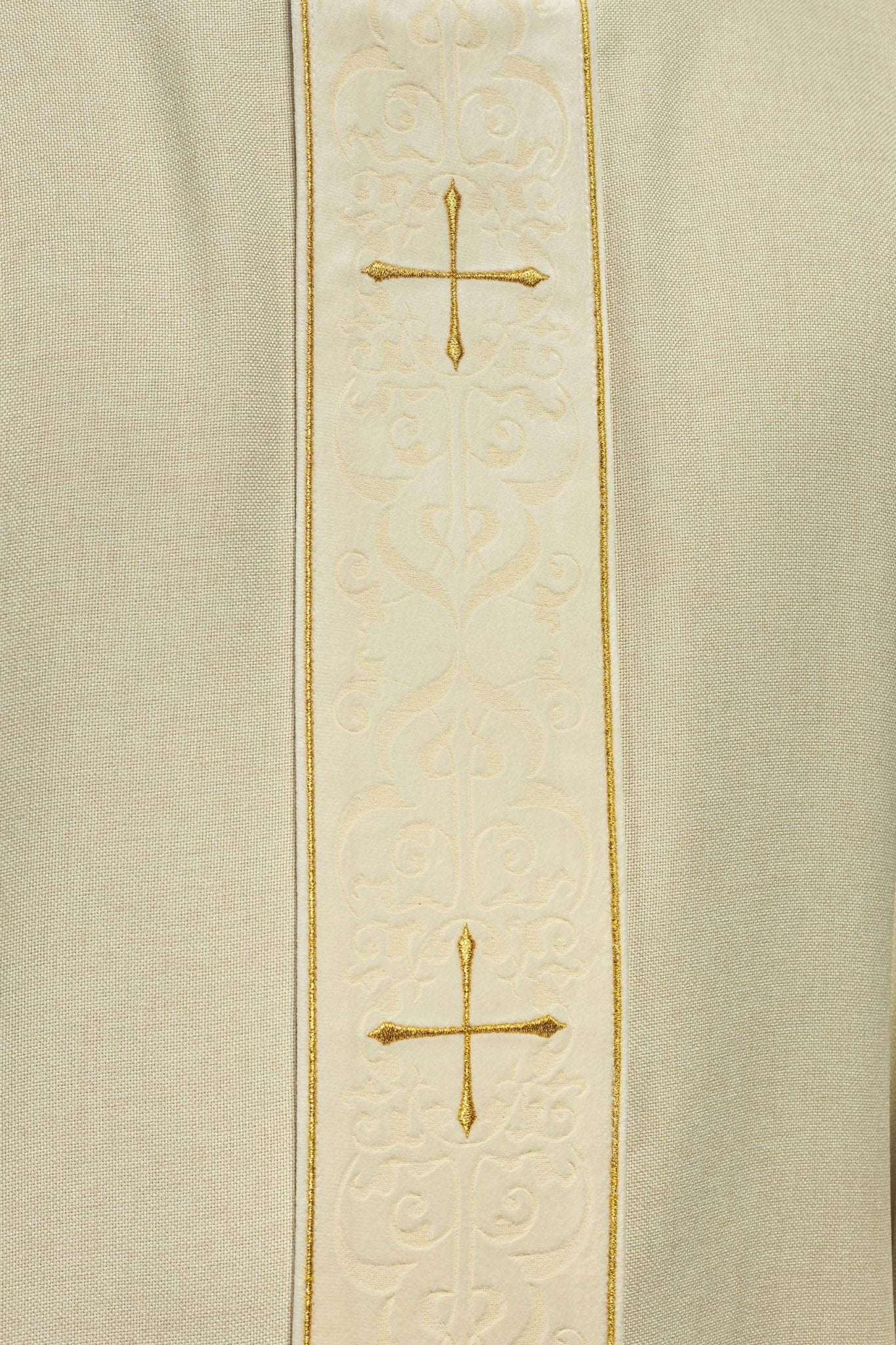 Casulla color ecru con banda y cuello bordados con cruces LE/7073/05 - CASULLAS.ES