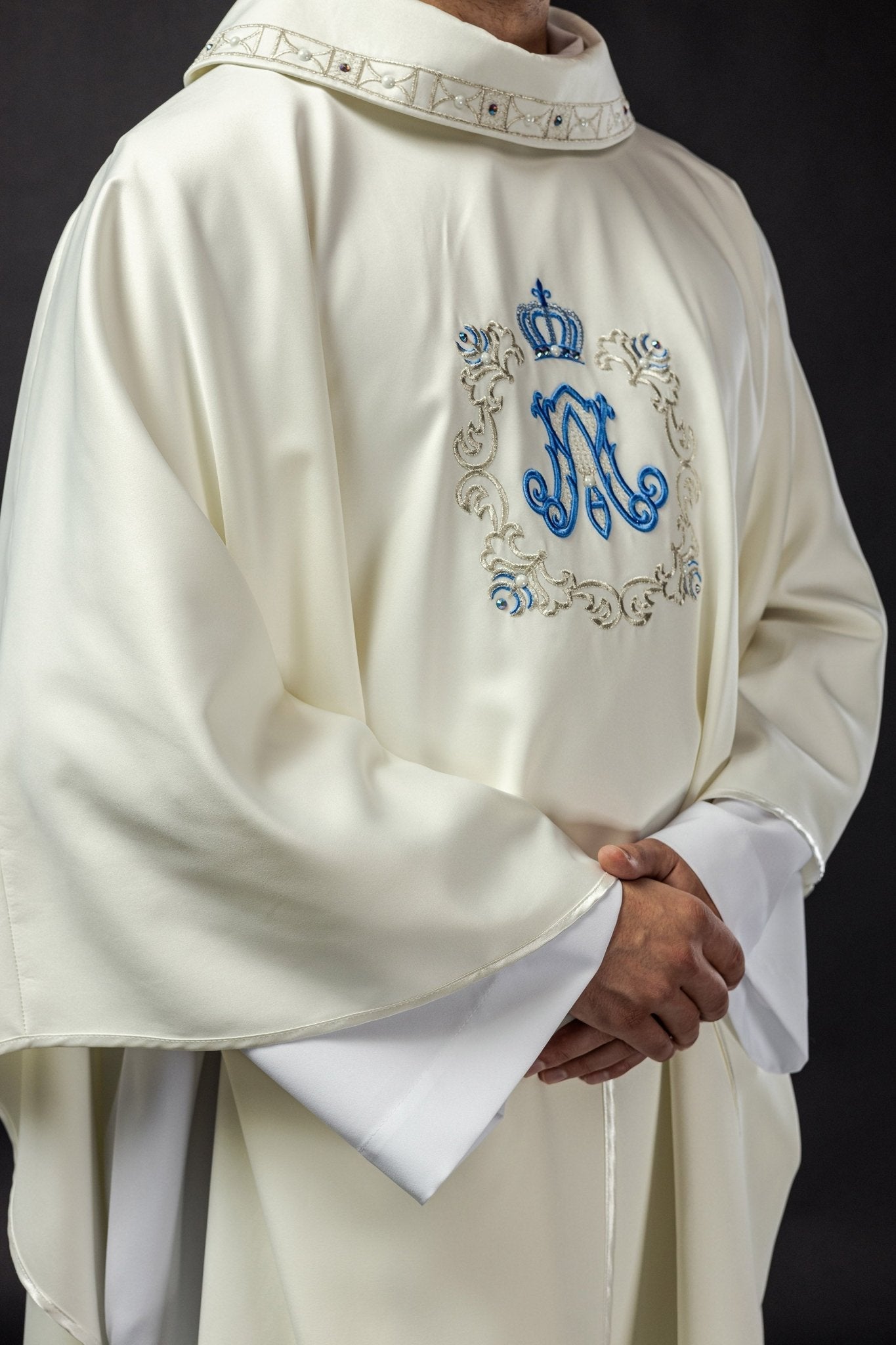 Casulla con bordado mariano LE/7041/05 - CASULLAS.ES