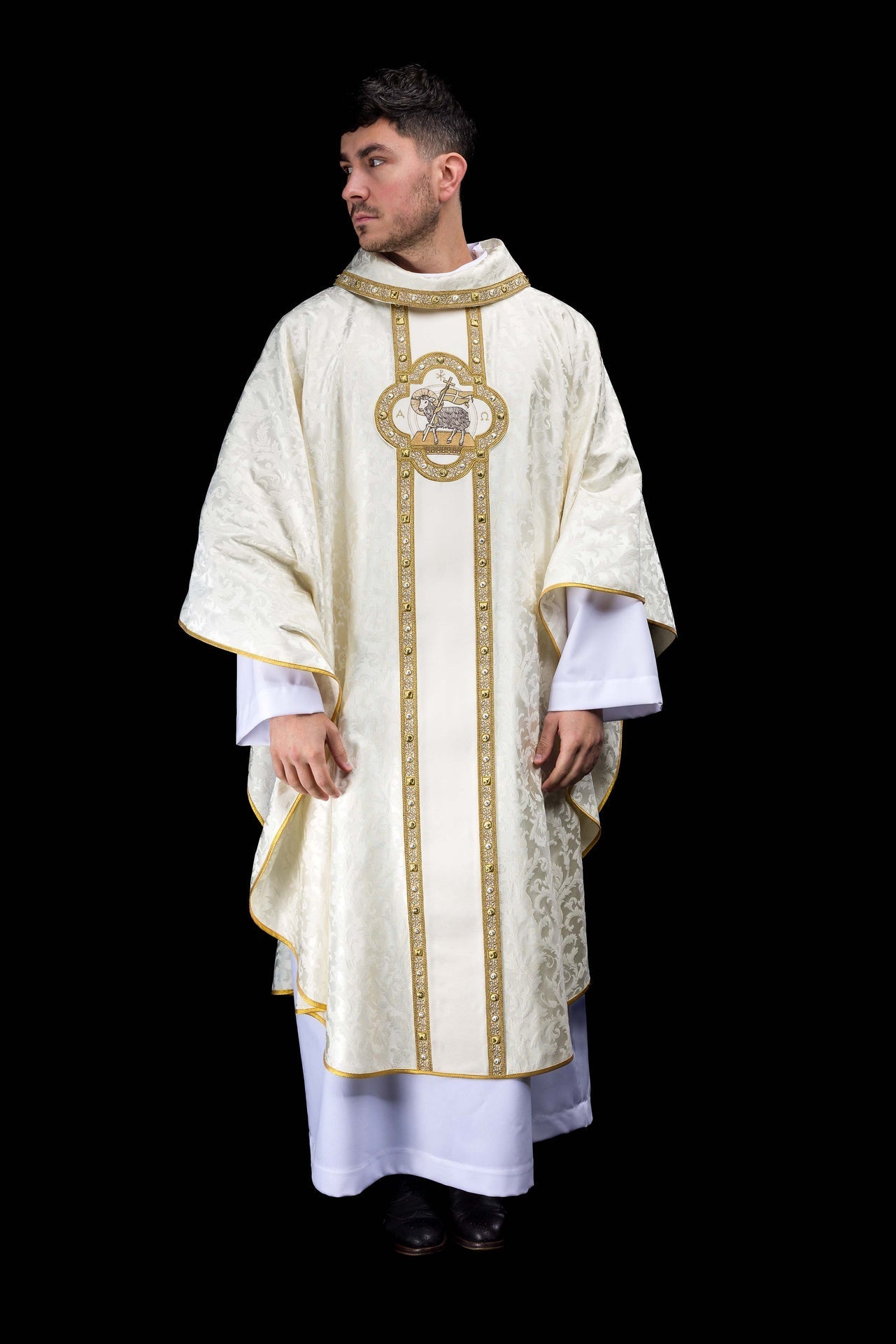 Casulla con cíngulo y bordado del Cordero Pascual sobre tejido jacquard S-7172-05-88 - CASULLAS.ES