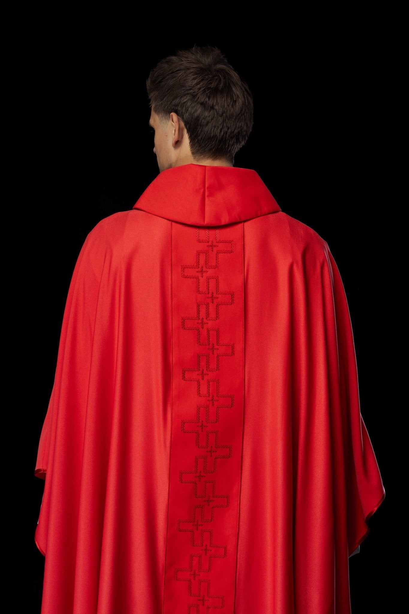 Casulla con cinturón ricamente bordado en cruz roja S - 7060 - 02 - 53 - CASULLAS.ES