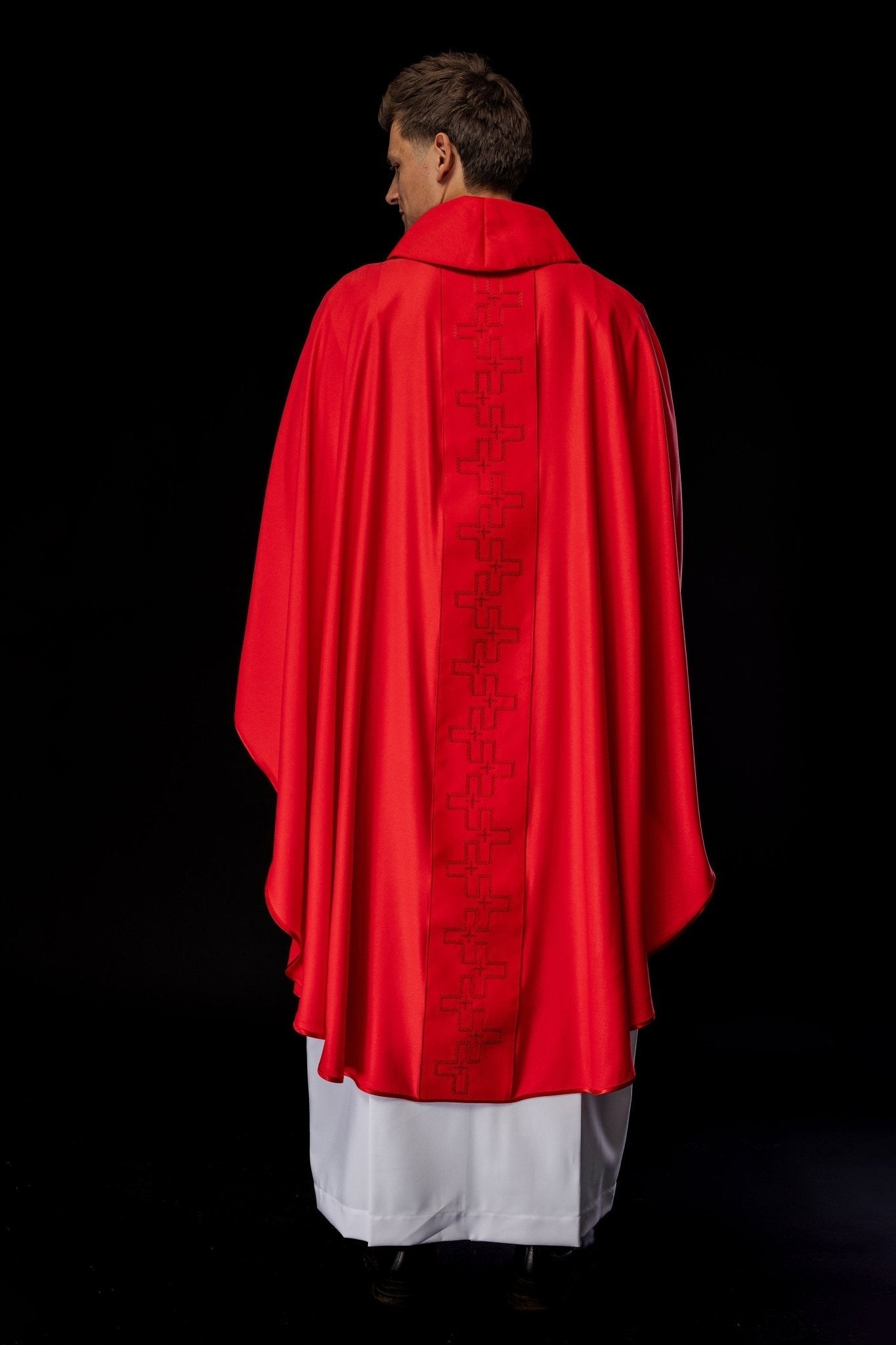 Casulla con cinturón ricamente bordado en cruz roja S - 7060 - 02 - 53 - CASULLAS.ES