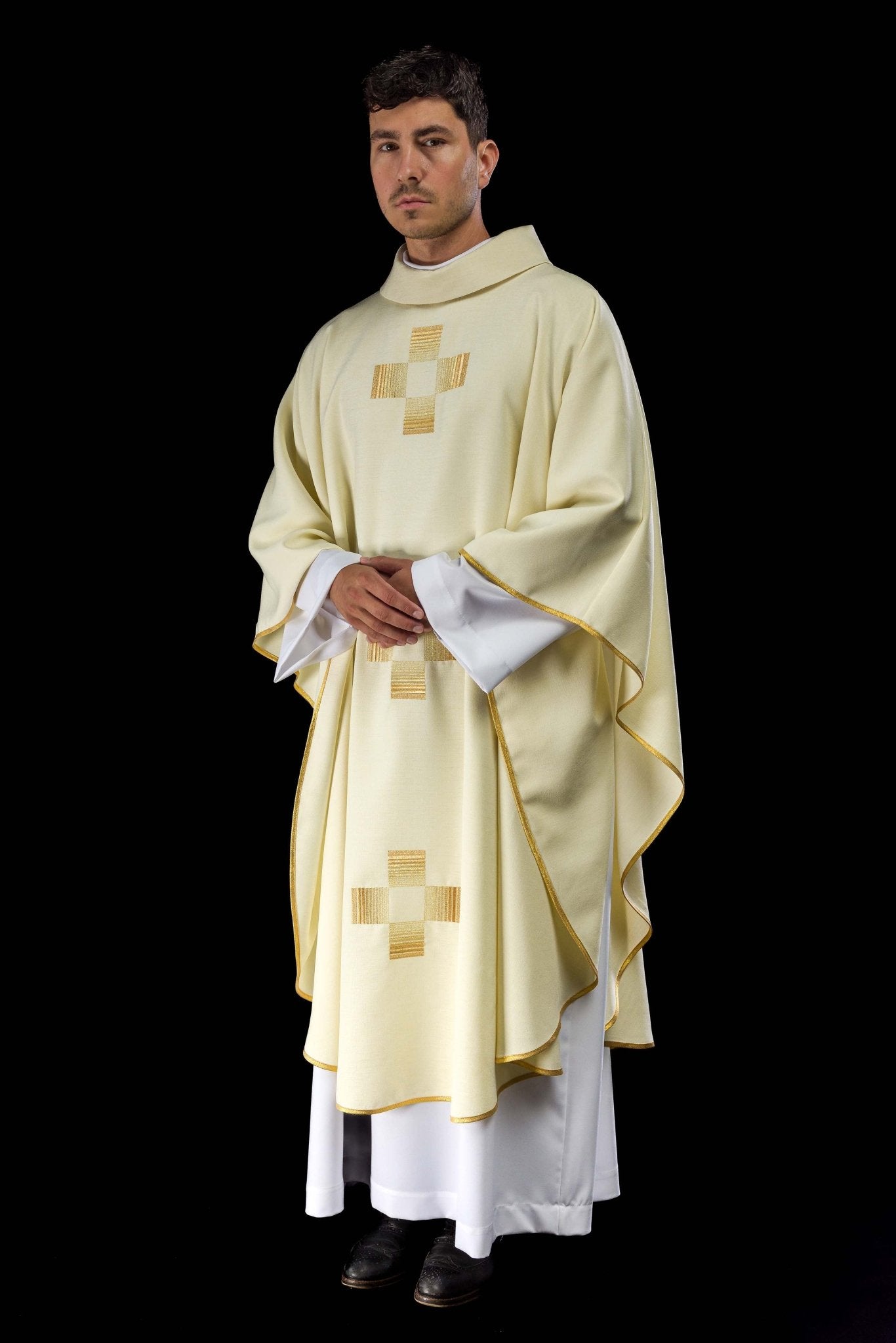 Casulla con cruces bordadas de oro HA7011-05 ECRU - CASULLAS.ES