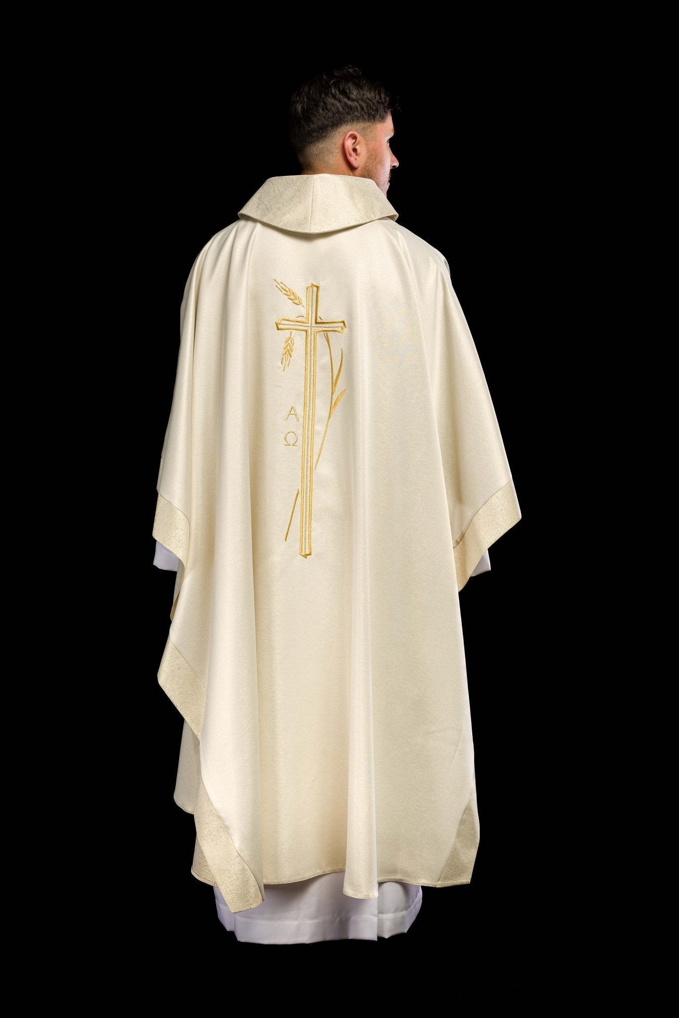 Casulla con motivo de cruz y espiga en color crudo S - 7052 - 05 - 54 - CASULLAS.ES