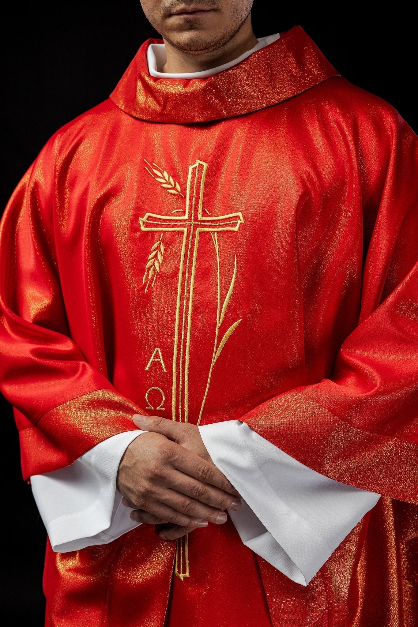 Casulla con motivo de cruz y espiga en rojo S - 7052 - 02 - 54 - CASULLAS.ES