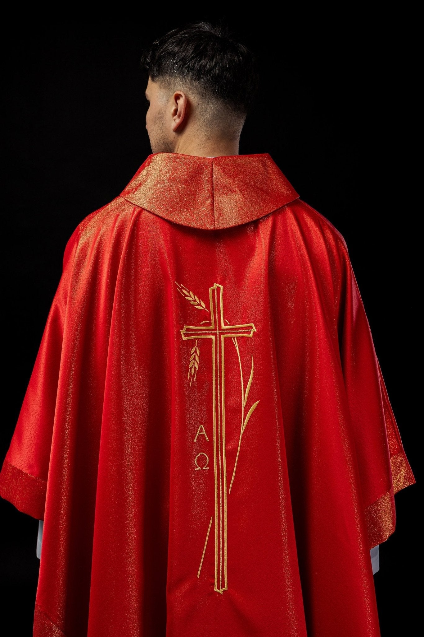 Casulla con motivo de cruz y espiga en rojo S - 7052 - 02 - 54 - CASULLAS.ES