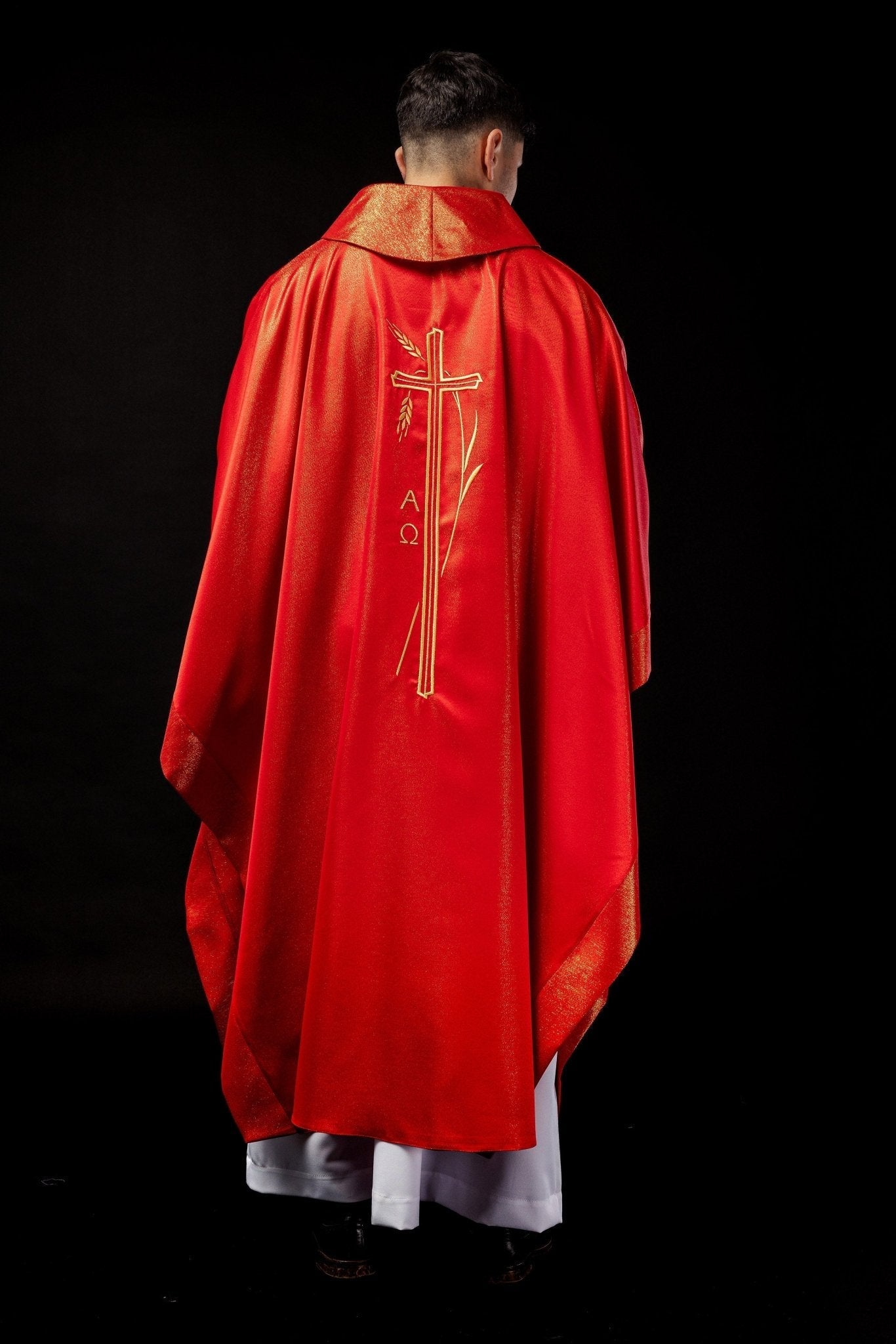 Casulla con motivo de cruz y espiga en rojo S - 7052 - 02 - 54 - CASULLAS.ES