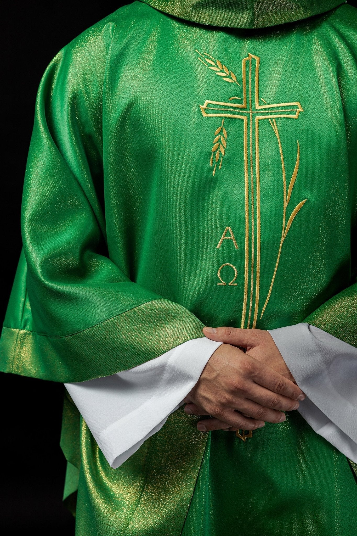 Casulla con motivo de cruz y espiga en verde S - 7052 - 01 - 54 - CASULLAS.ES