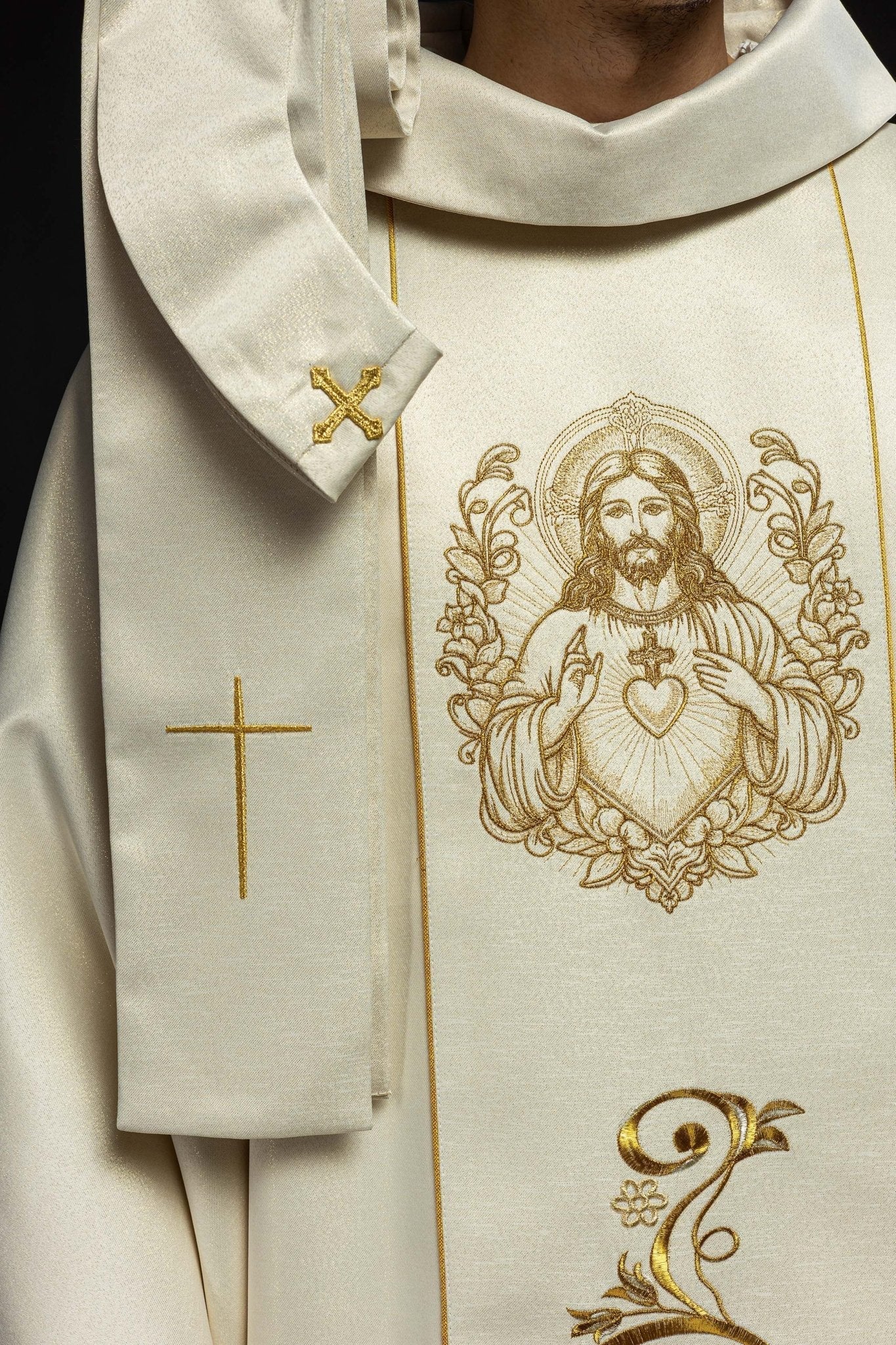Casulla cruda con imagen del Sagrado Corazón de Jesús KOW2/035/05/54 - CASULLAS.ES