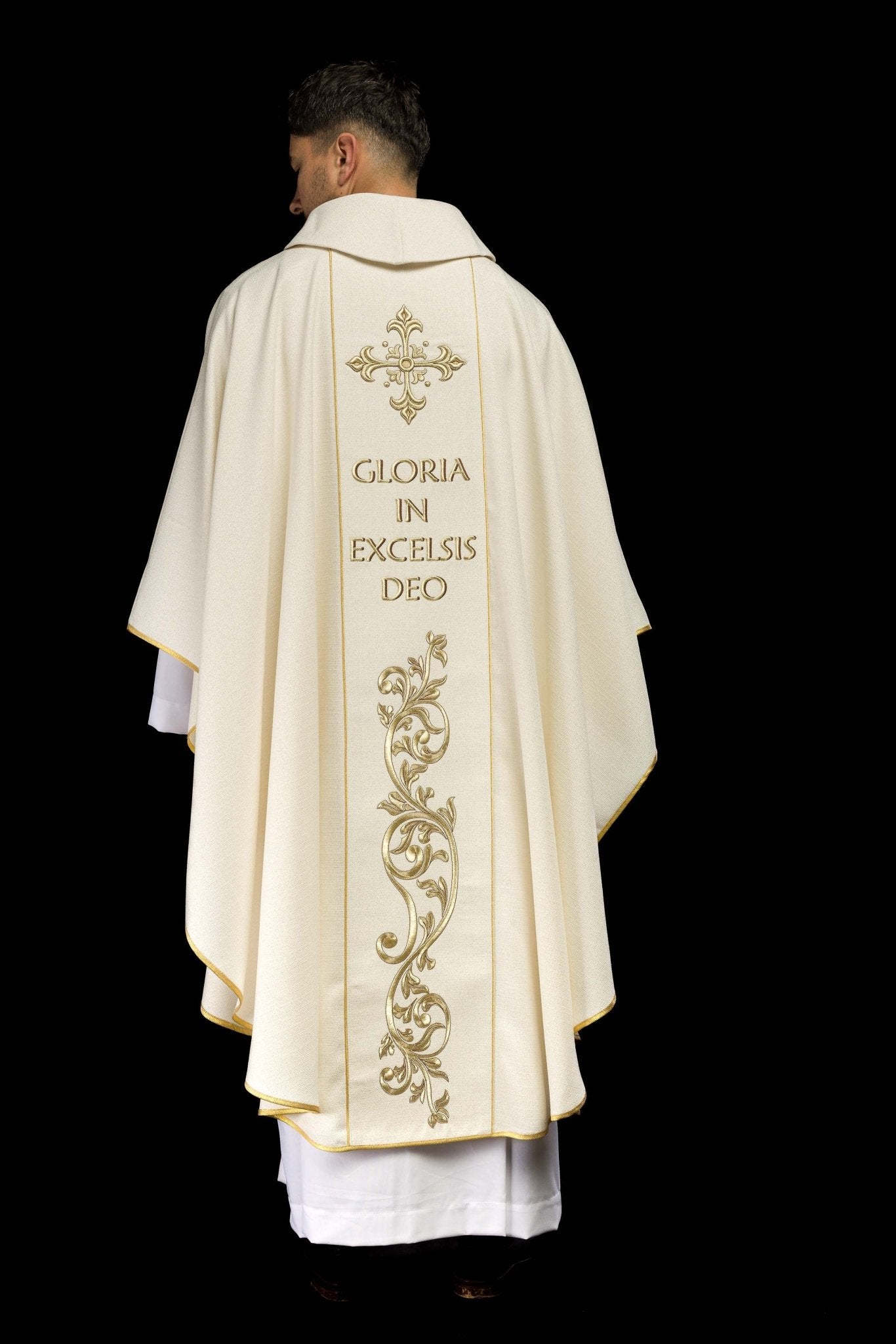Casulla de Navidad bordada con la imagen de la Sagrada Familia KOR/292/05/71 - CASULLAS.ES