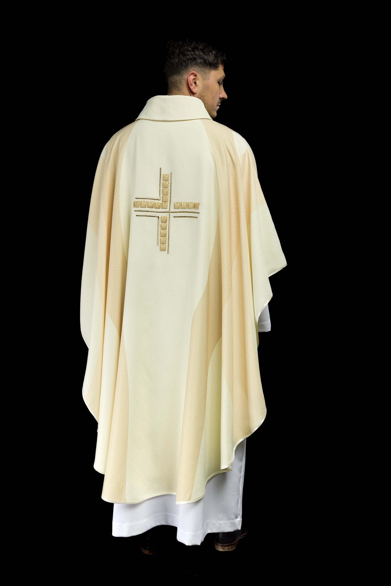 Casulla en marfil con Cruz bordada HA7036-05 ECRU - CASULLAS.ES