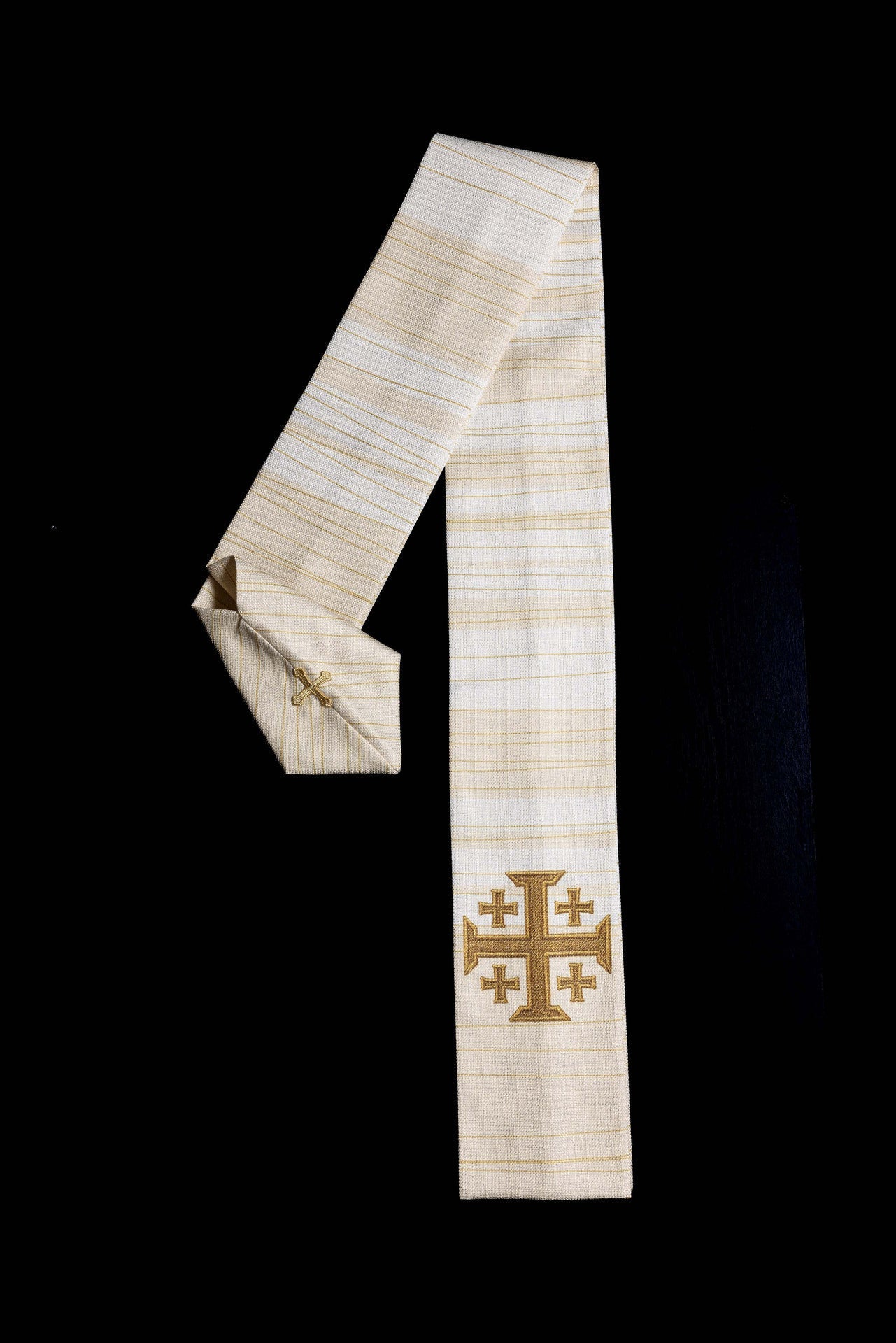 Casulla estampada con la Cruz de Jerusalén – color ecru KOD/7001/05/40 - CASULLAS.ES