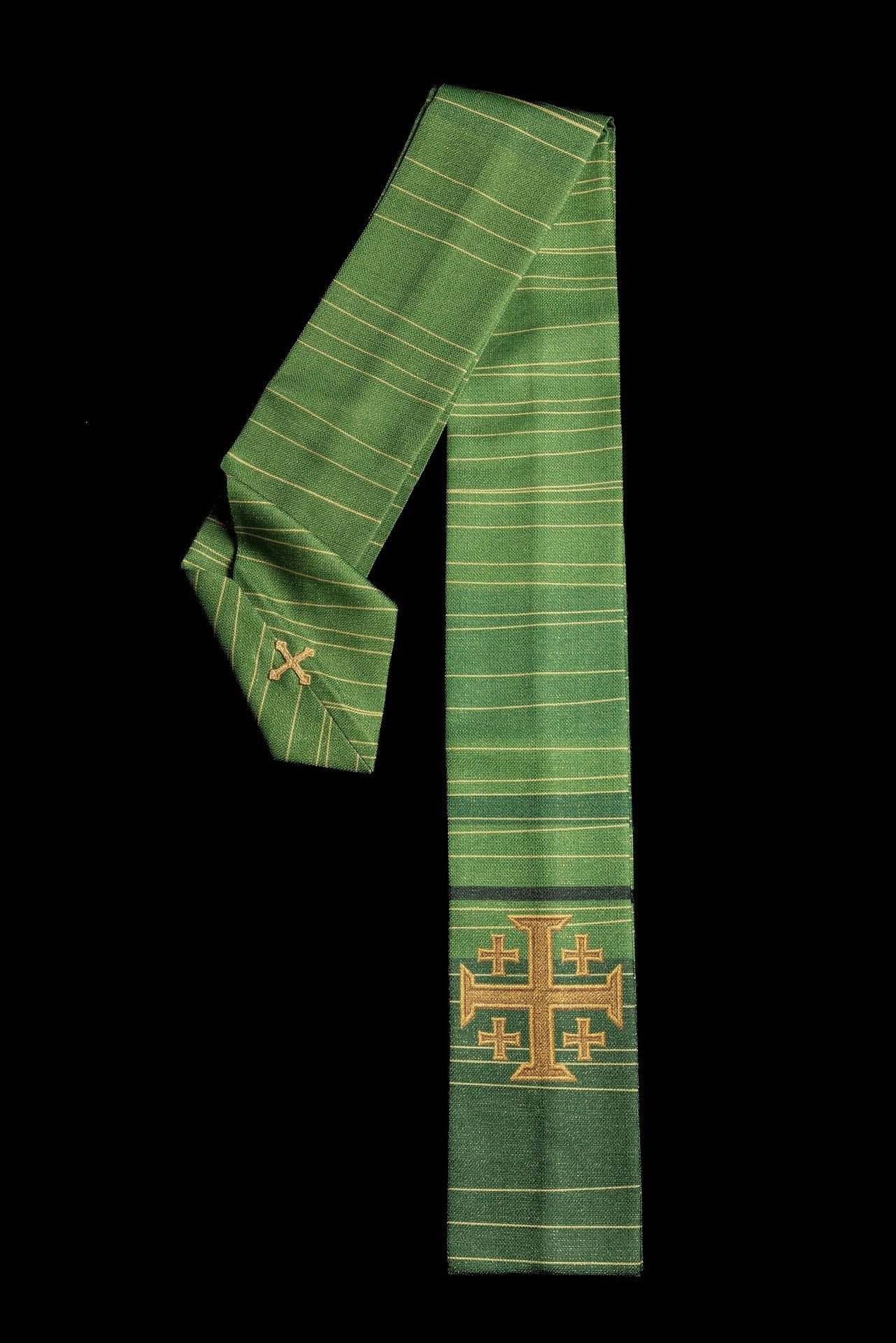 Casulla estampada con la Cruz de Jerusalén en color verde KOD/7001/01/40 - CASULLAS.ES