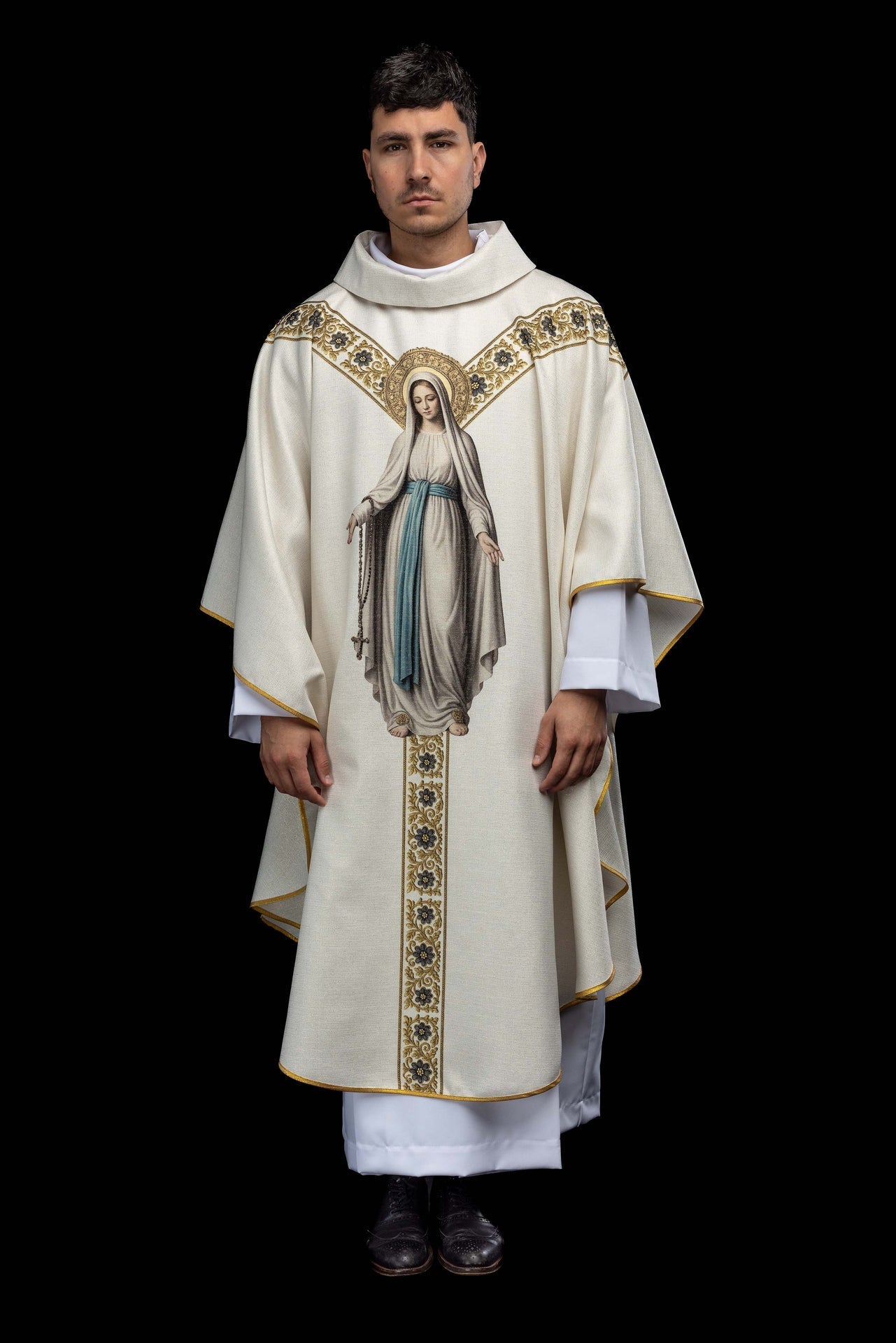 Casulla estampada con la imagen de Nuestra Señora de Lourdes KOD/7003/05/40 - CASULLAS.ES