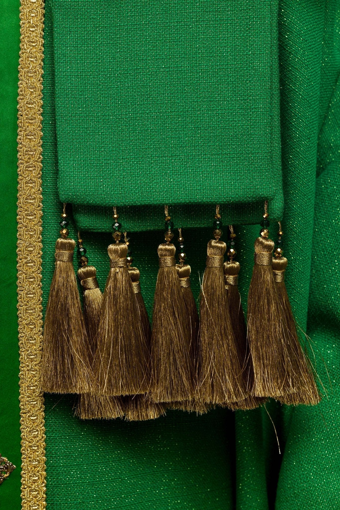 Casulla hecha a mano con piedras naturales Handmade 7001 HM/7001/01/71/PA01 - CASULLAS.ES