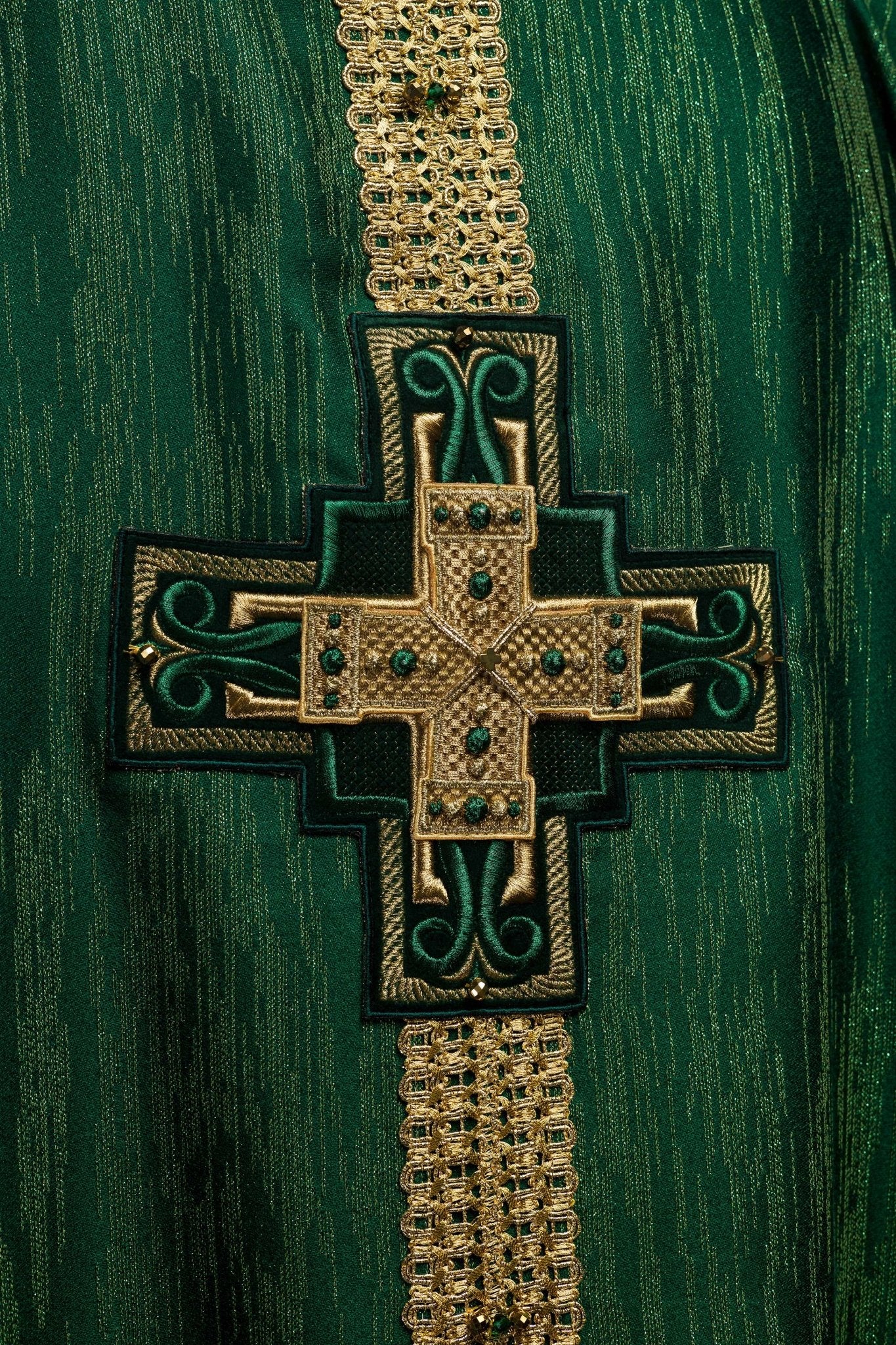 Casulla hecha a mano con piedras naturales Handmade 7015 Verde HM/7015/01/99 - CASULLAS.ES