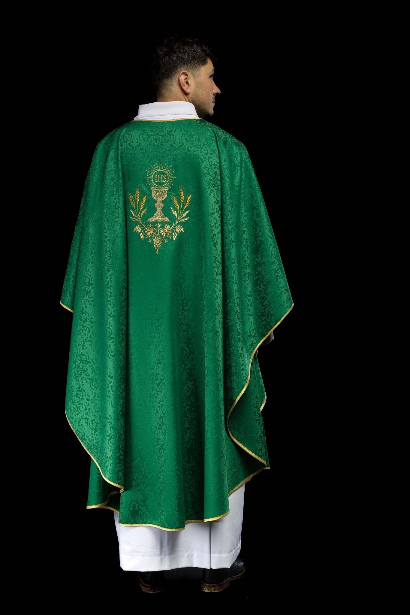 Casulla litúrgica verde con bordado de cáliz y hostia en tejido jacquard KOA/002/01/98 - CASULLAS.ES
