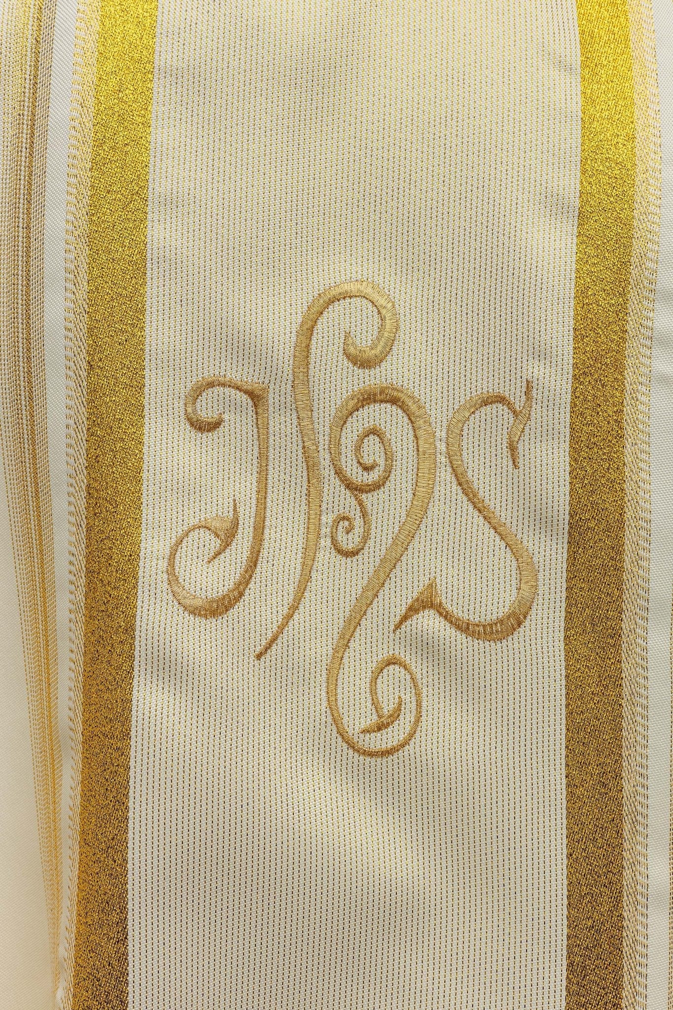 Casulla marfil con bordado IHS y rayas dorada KOR/183/05/27 ECRU - CASULLAS.ES