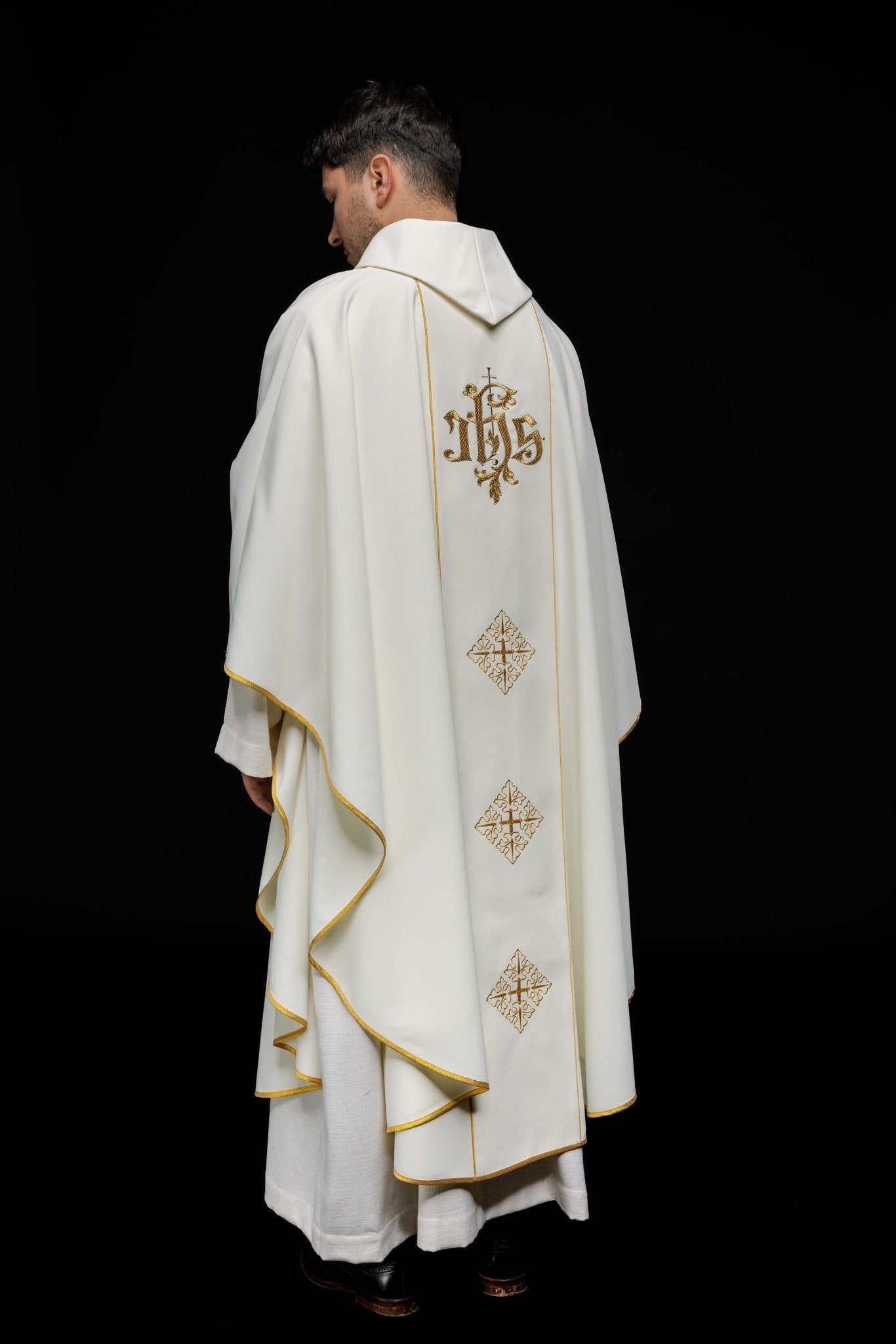 Casulla marfil con bordado Jesús misericordioso KOR/113/05/01 ECRU - CASULLAS.ES