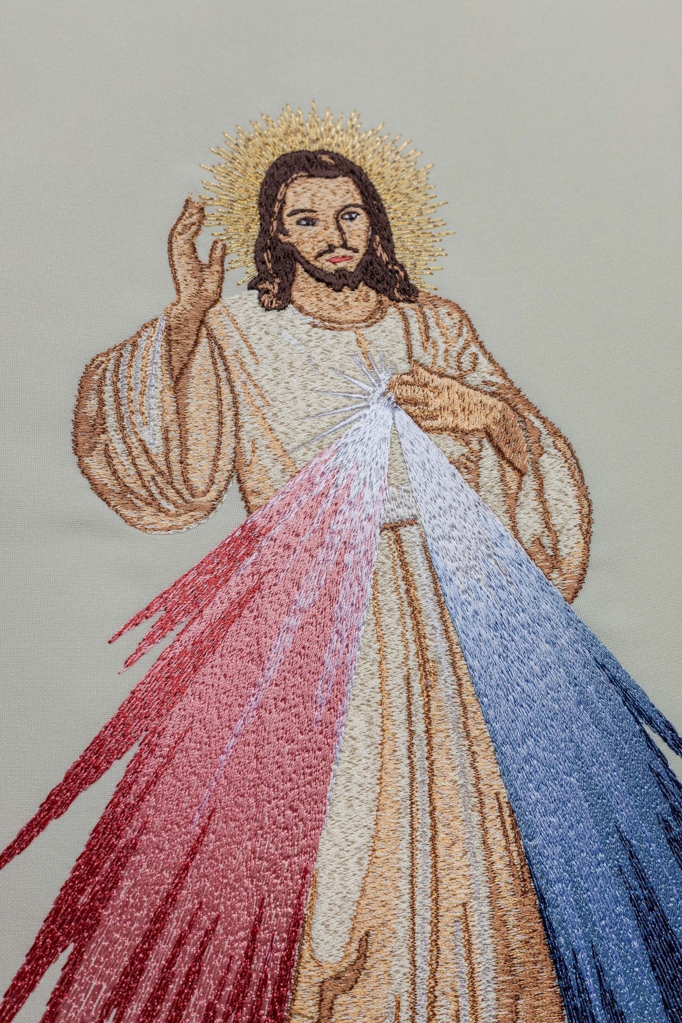 Casulla marfil con bordado Jesús misericordioso KOR/113/05/01 ECRU - CASULLAS.ES